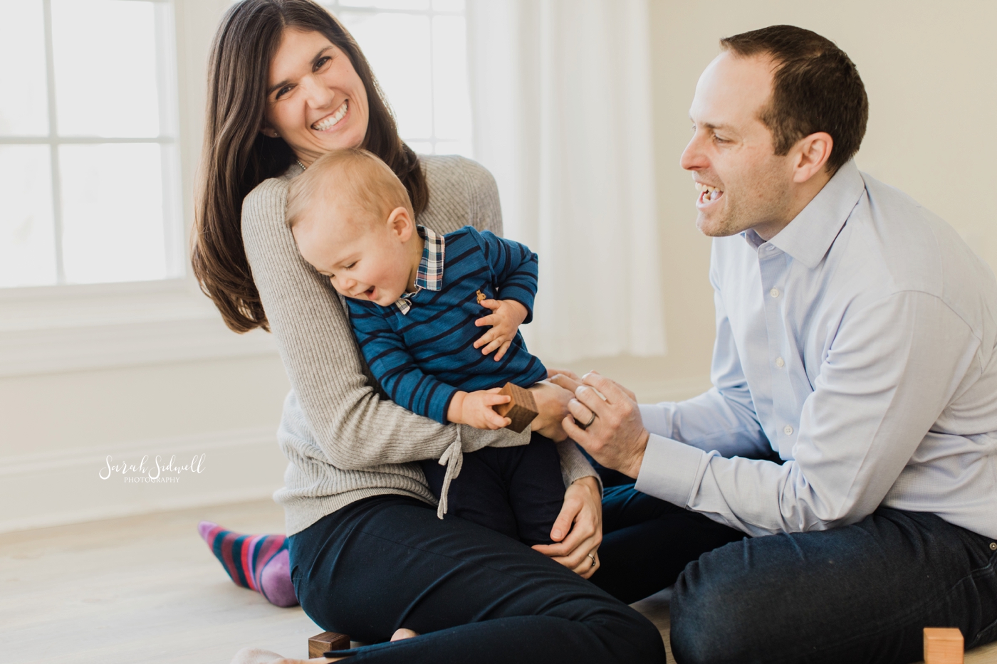 Two parents tickle their baby. | Baby photography in Nashville. 