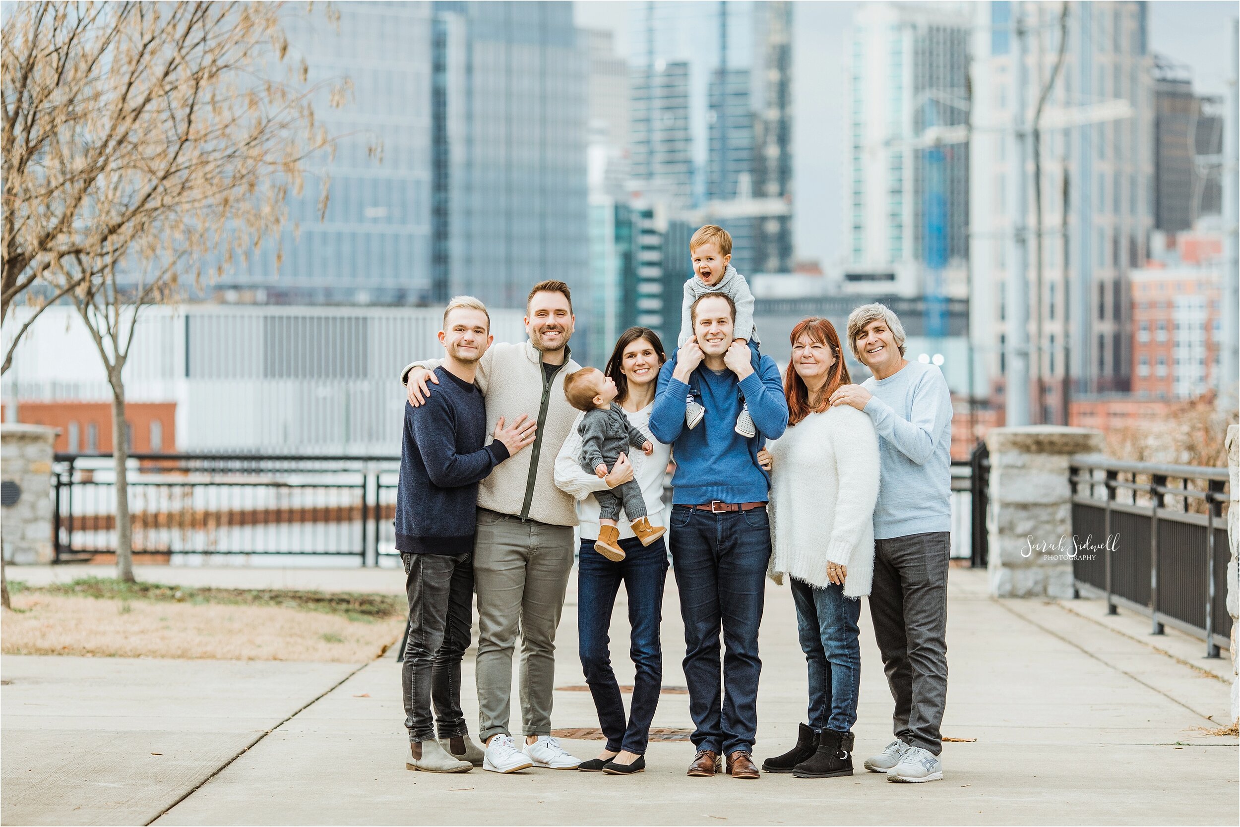 Extended Family Photos with Nashville Skyline