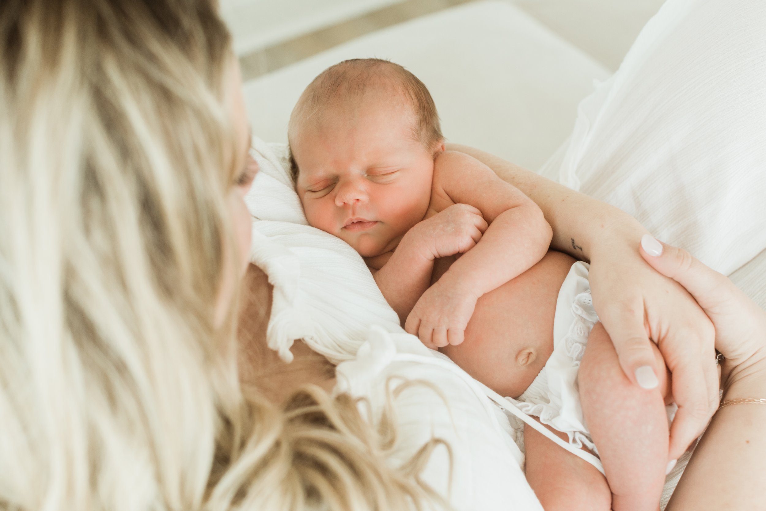 Sweet &amp; Delicate Newborn Session | Lilly