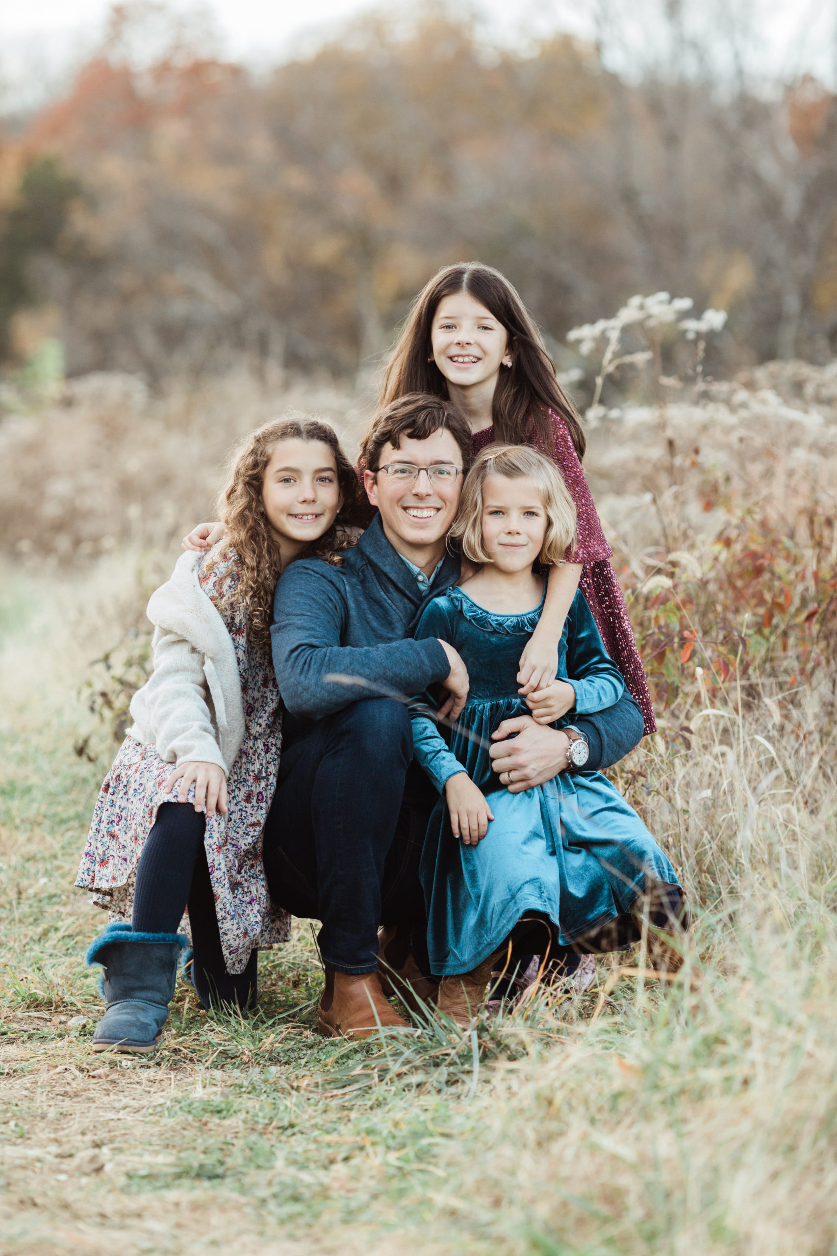Dad hugging his three daughters. Fall family photos.