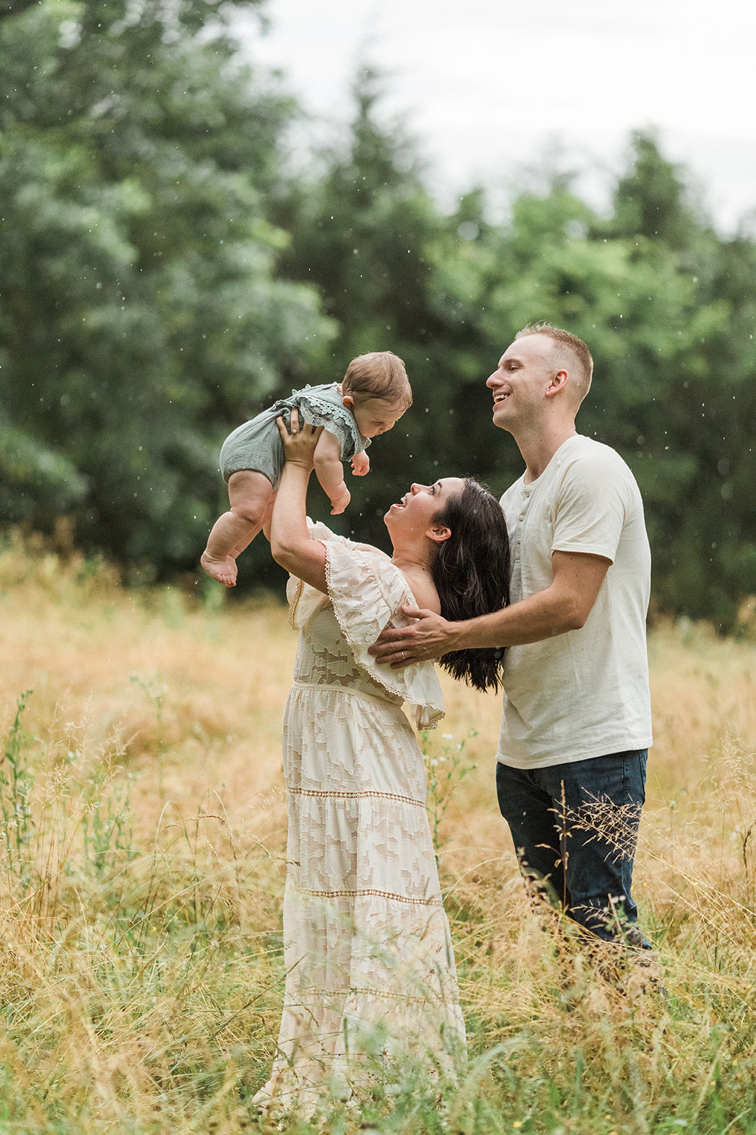 outdoor family photo, photographed by nashville tennessee photographer