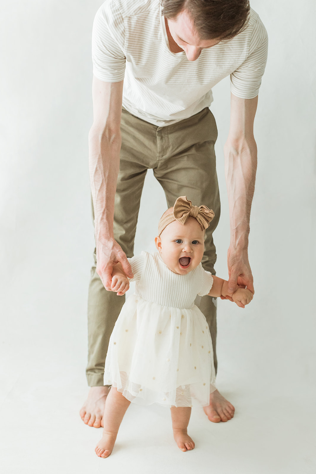 Nashville baby photographer. Studio photography. Dad and baby girl.