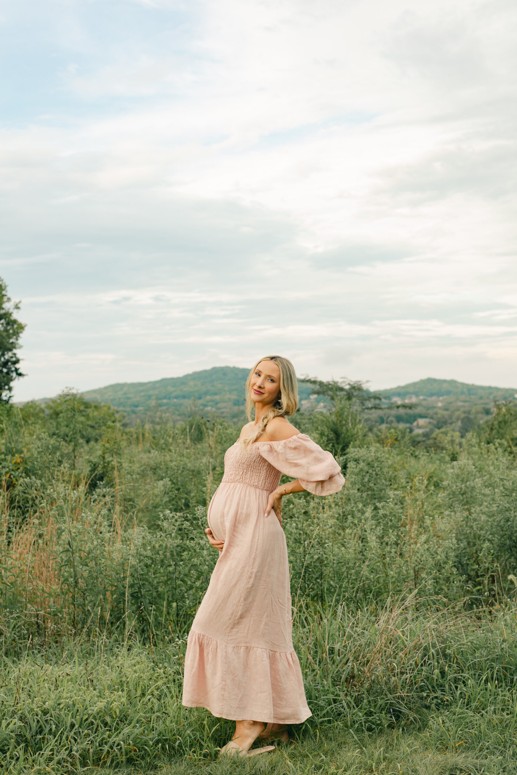 Outdoor maternity session in Nashville TN. Spring maternity photos