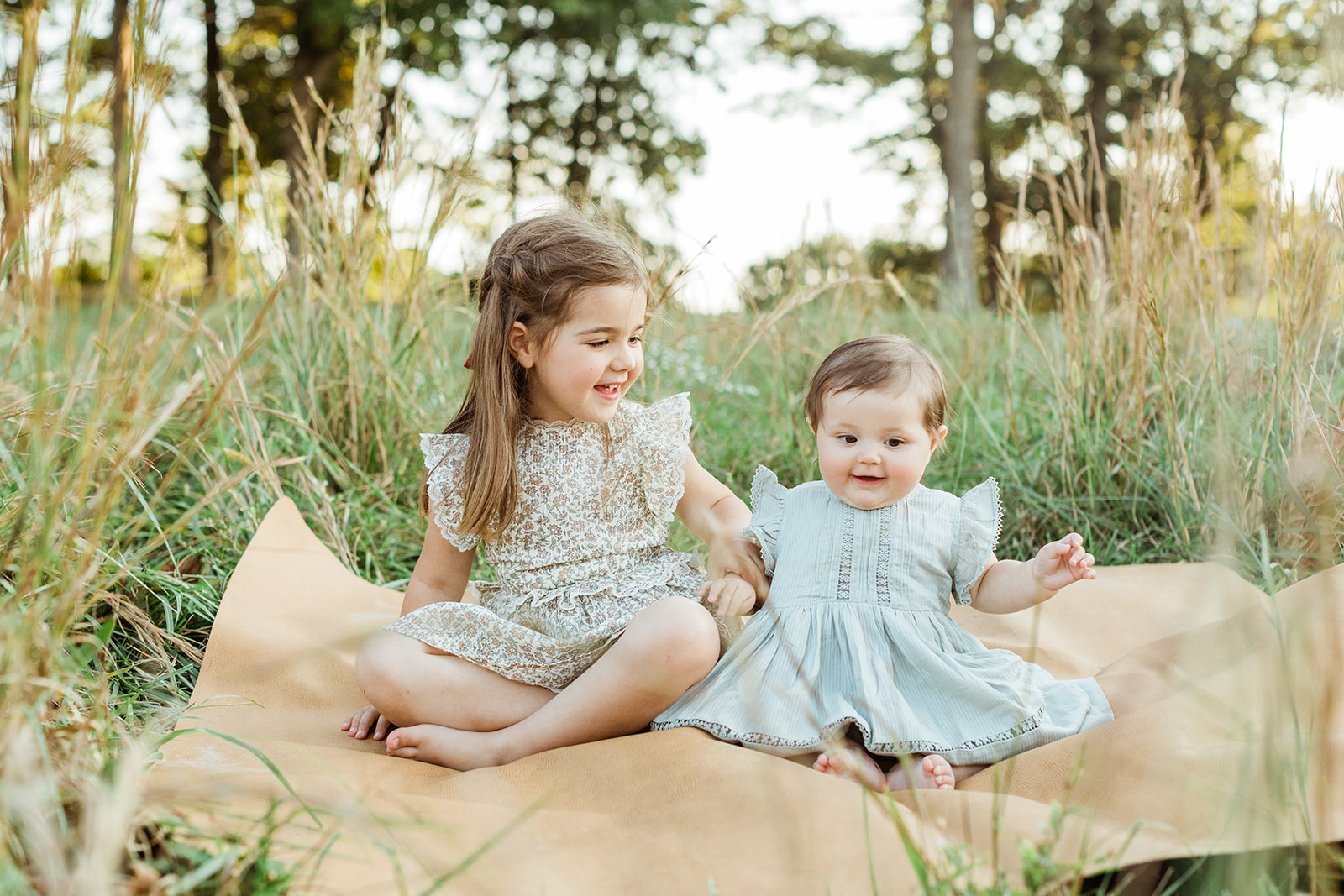 outdoor family photos in Nashville  Tennessee. 6 month old and big sister