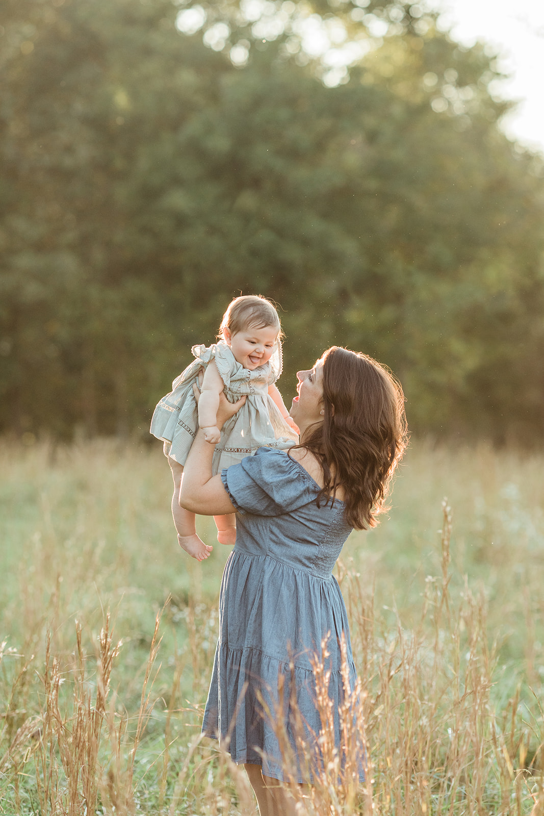 outdoor family photos in Nashville  Tennessee. mom with baby girl