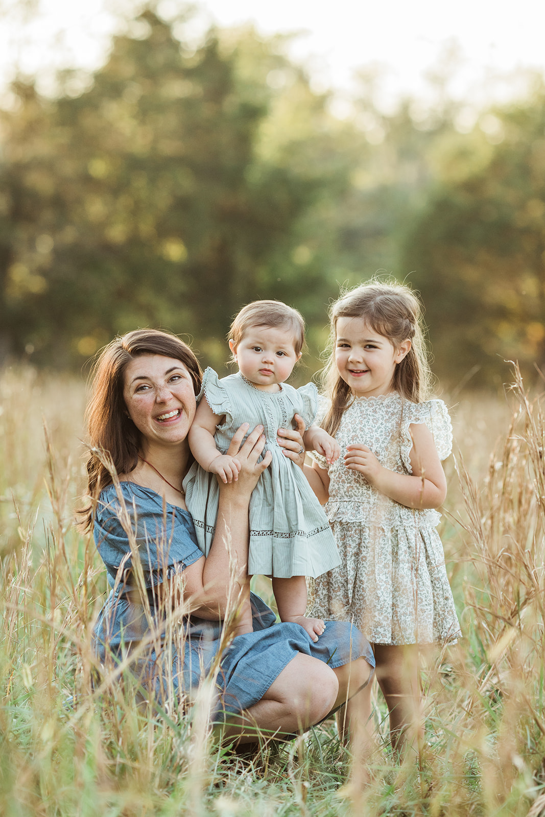 outdoor family photos in Nashville  Tennessee. mom with daughters