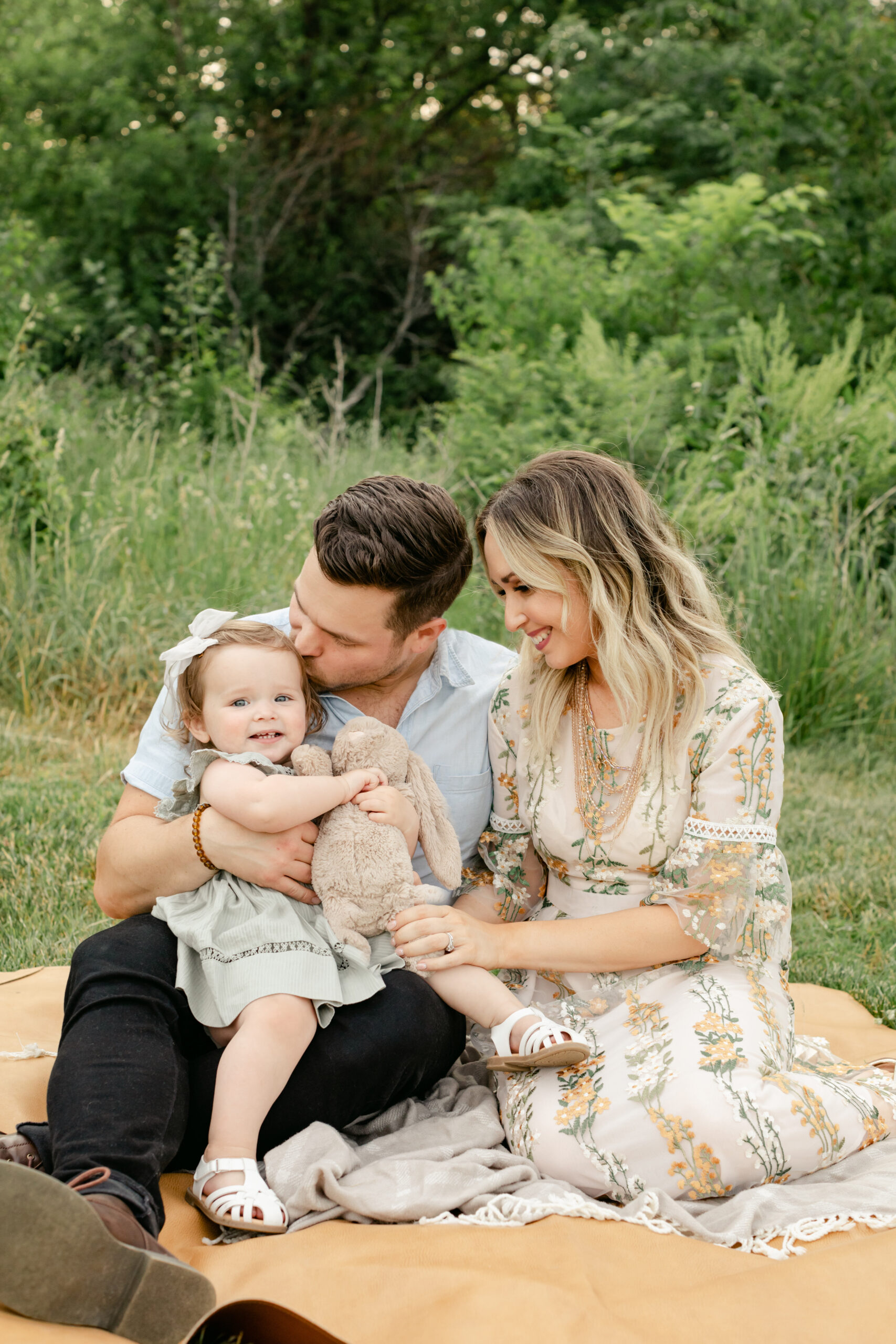 18 month baby girl session in Franklin TN. Outdoor family photo