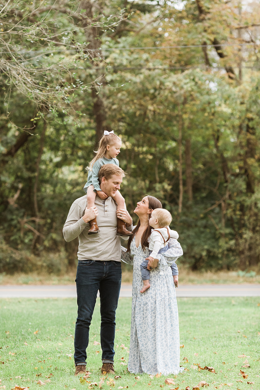 1 year old photo shoot in nashville tennessee. outdoor family photo