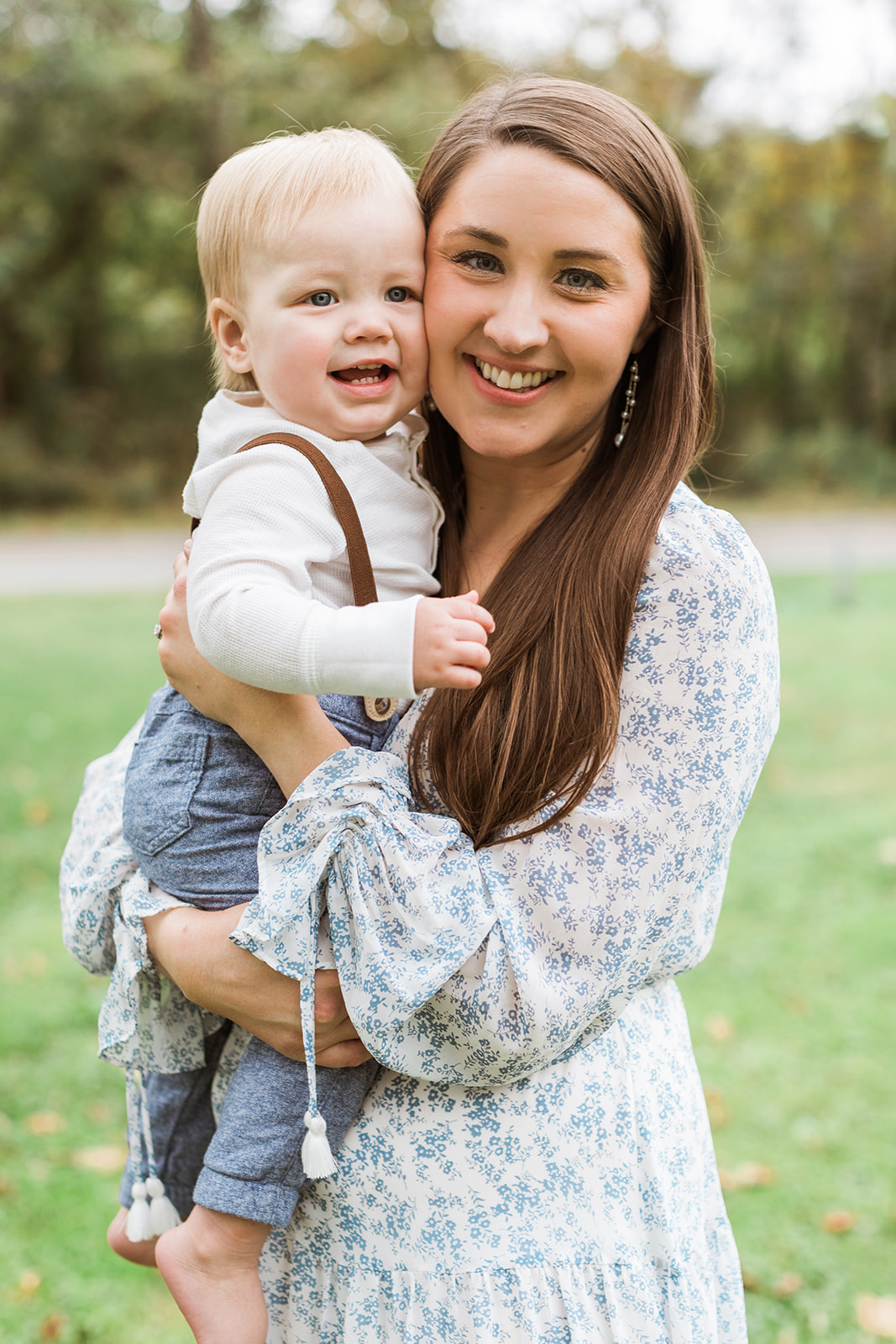 1 year old photo shoot in nashville tennessee. mom with 1 year old baby boy