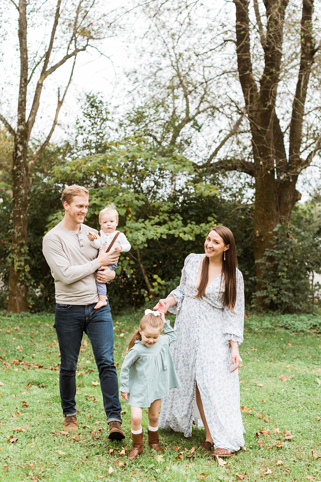 1 year old photo shoot in nashville tennessee. outdoor family photos