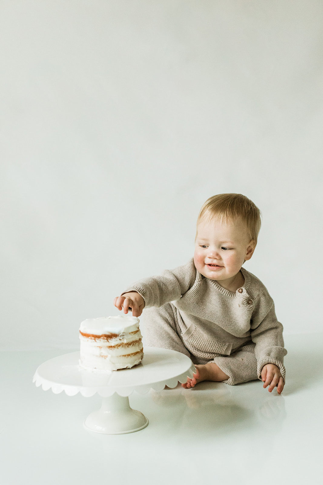 1 year old photo shoot in nashville tennessee. baby boy with cake