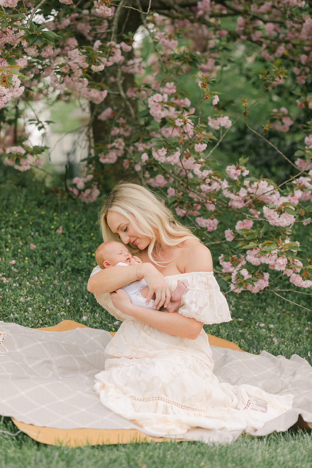 outdoor newborn baby session in nashville tennessee