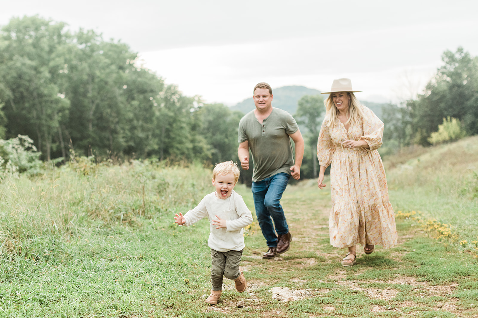 outdoor family photo session in nashville, tennessee