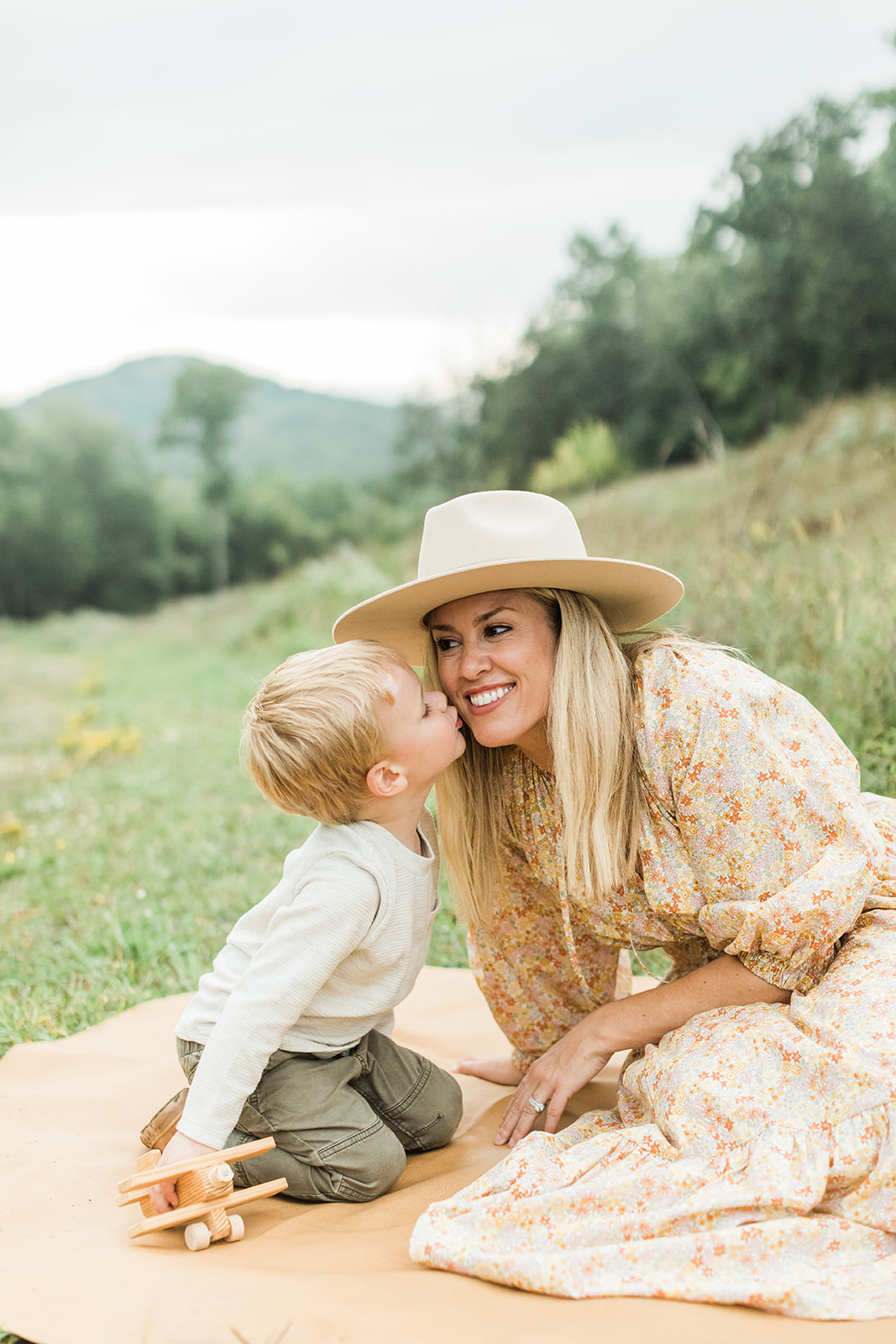 outdoor family session in nashville tennessee. little boy and mom