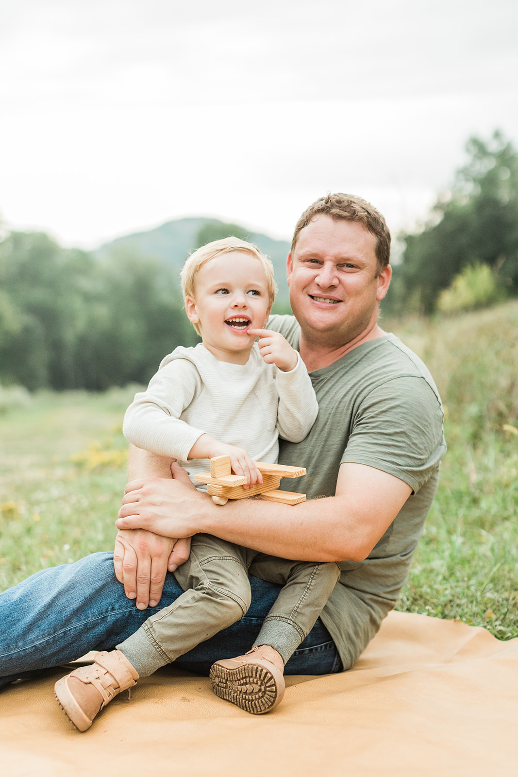 outdoor family session in nashville tennessee. dad and little boy