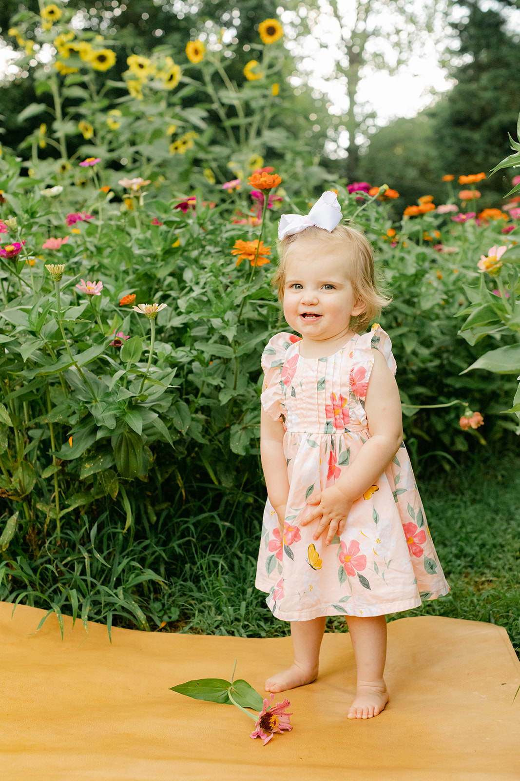outdoor motherhood minis in garden. photographed in nashville photographer. little girl portrait