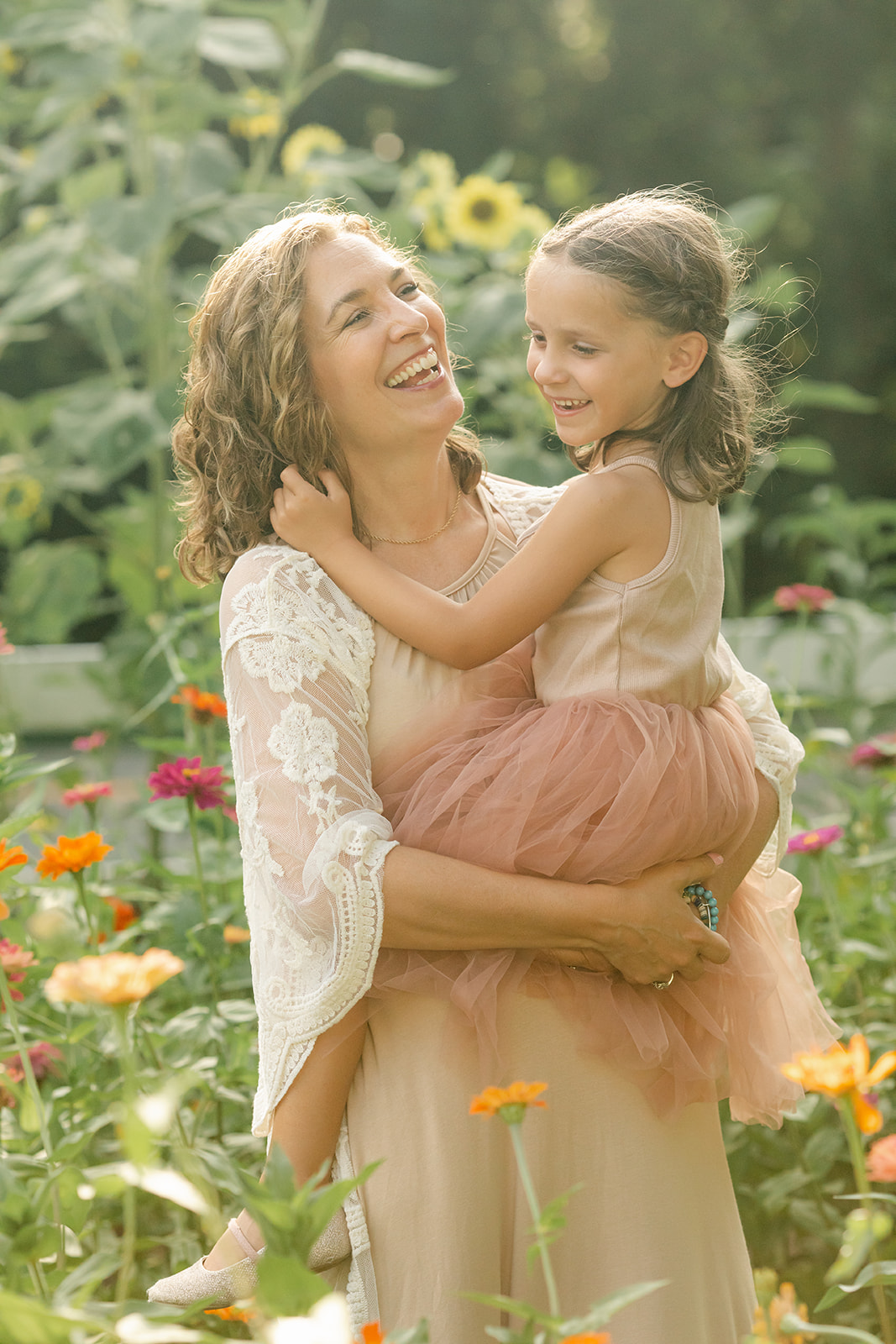outdoor motherhood minis in garden. photographed in nashville photographer. mom and daughter
