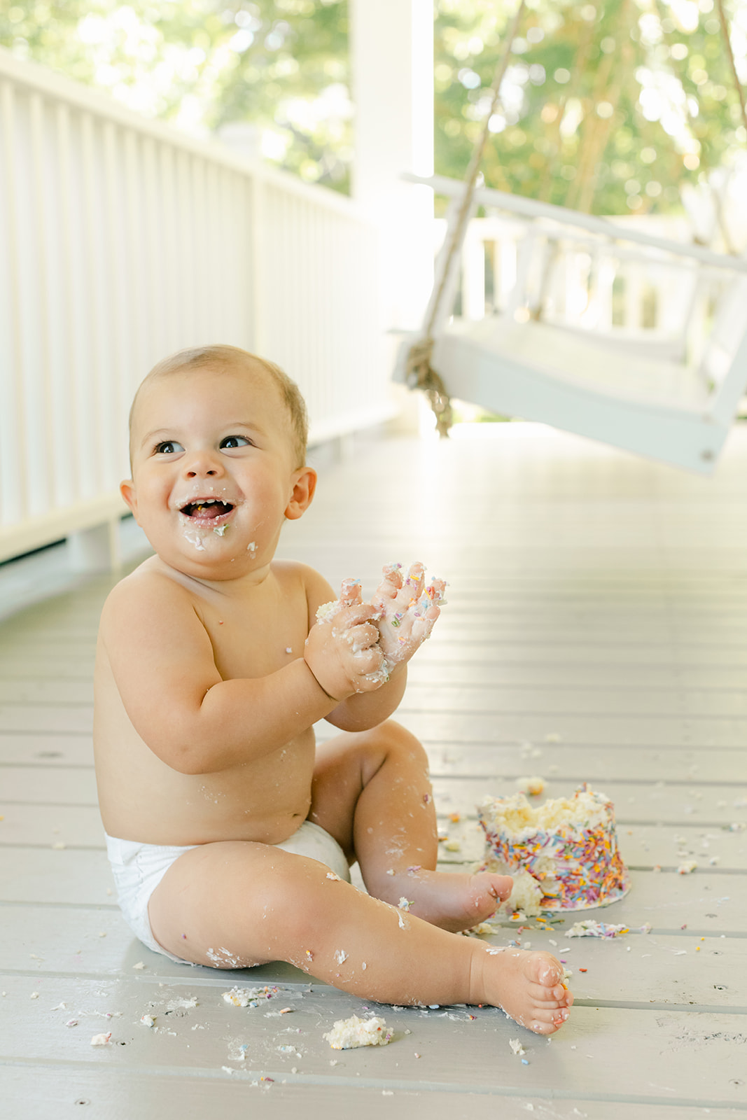 1 year milestone session for baby boy. Cozy at home session. Cake smash session