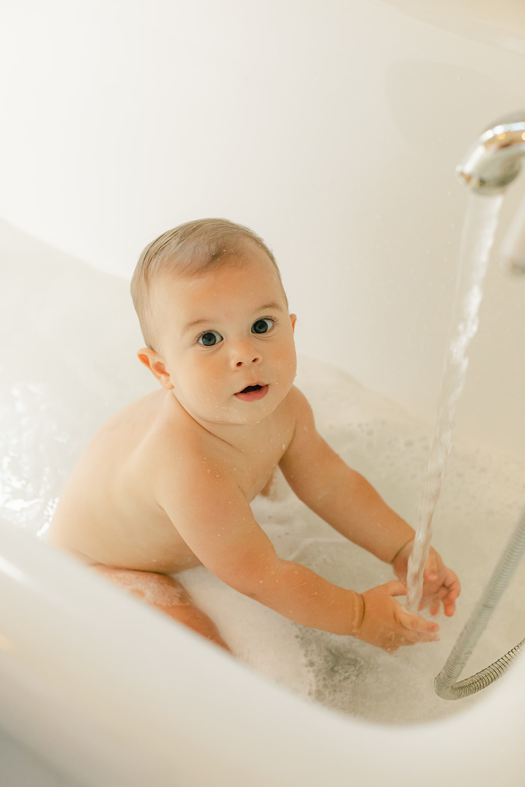 1 year milestone session for baby boy. Cozy at home session. baby boy in bathtub