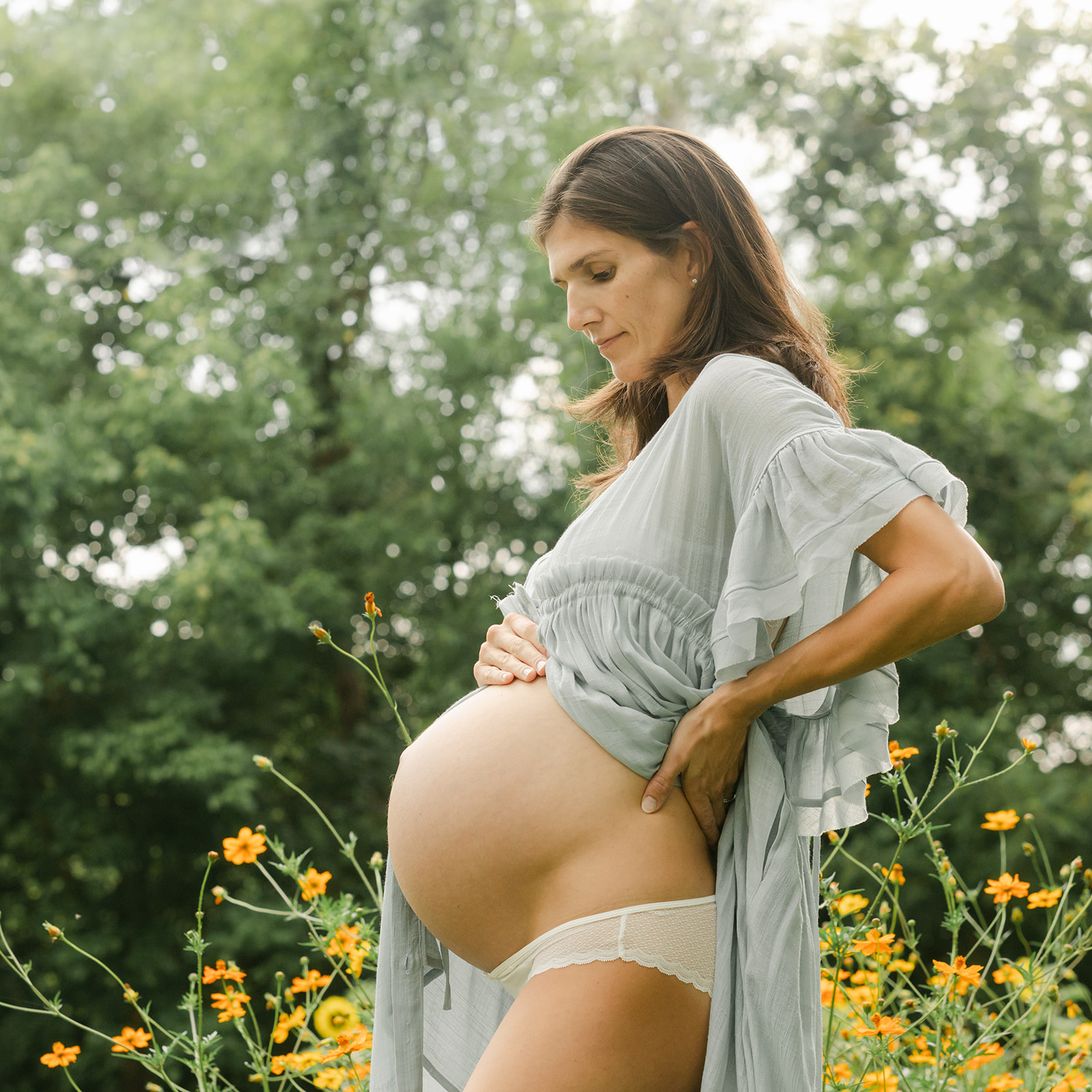 body empowerment and maternity session in nashville studio. mama in outdoor garden