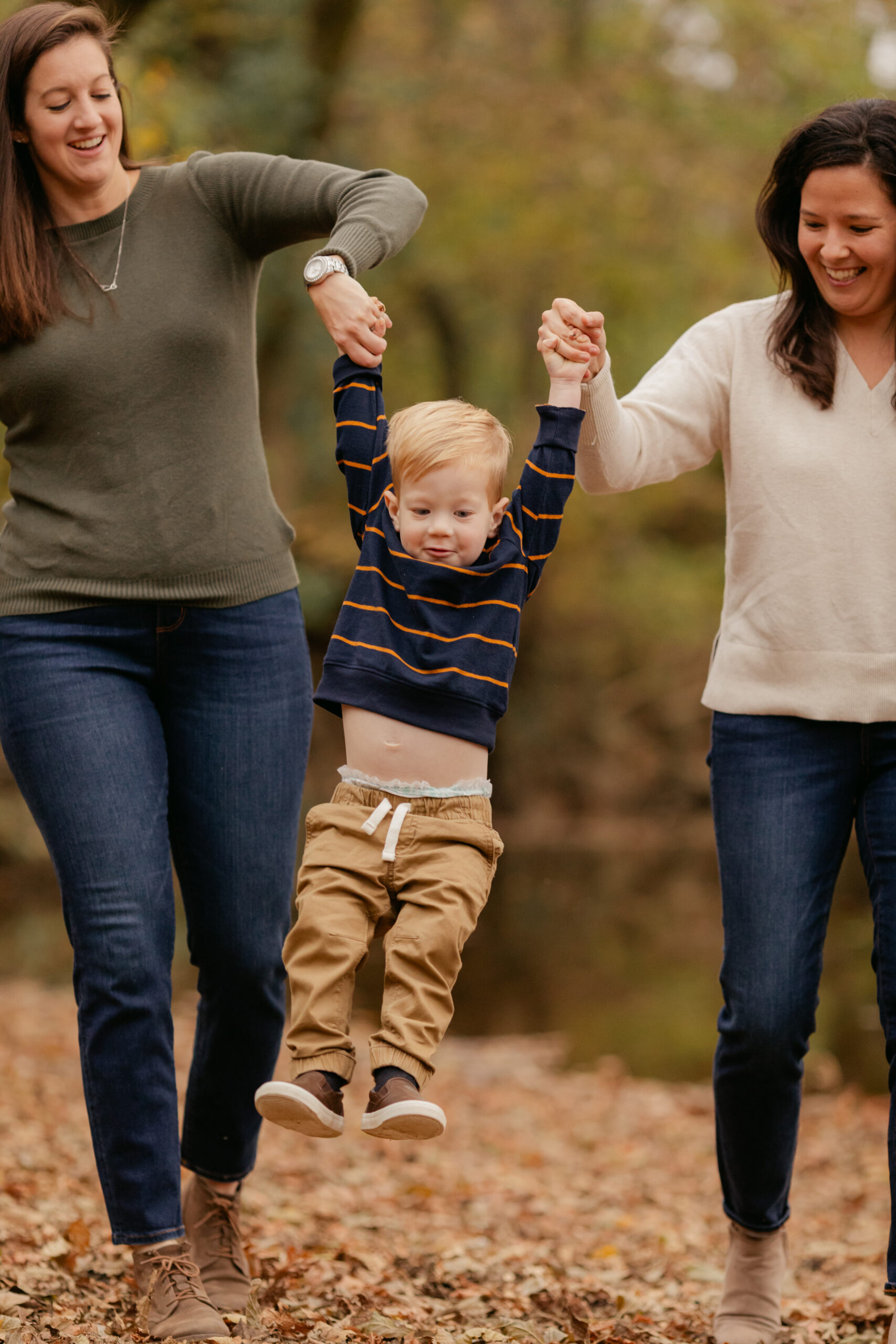 fall family photos at the Brentwood Creek 