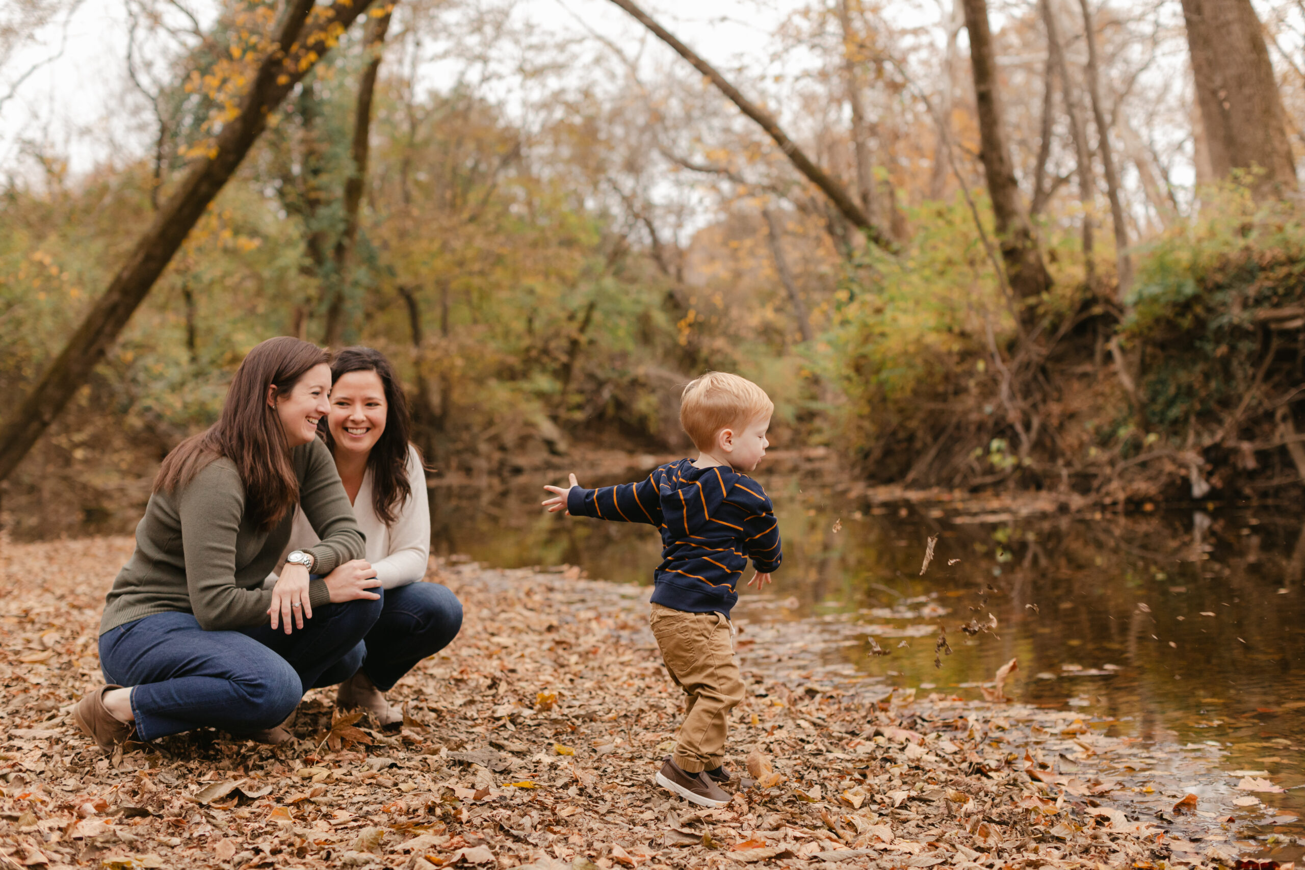 fall family photos at the Brentwood Creek 