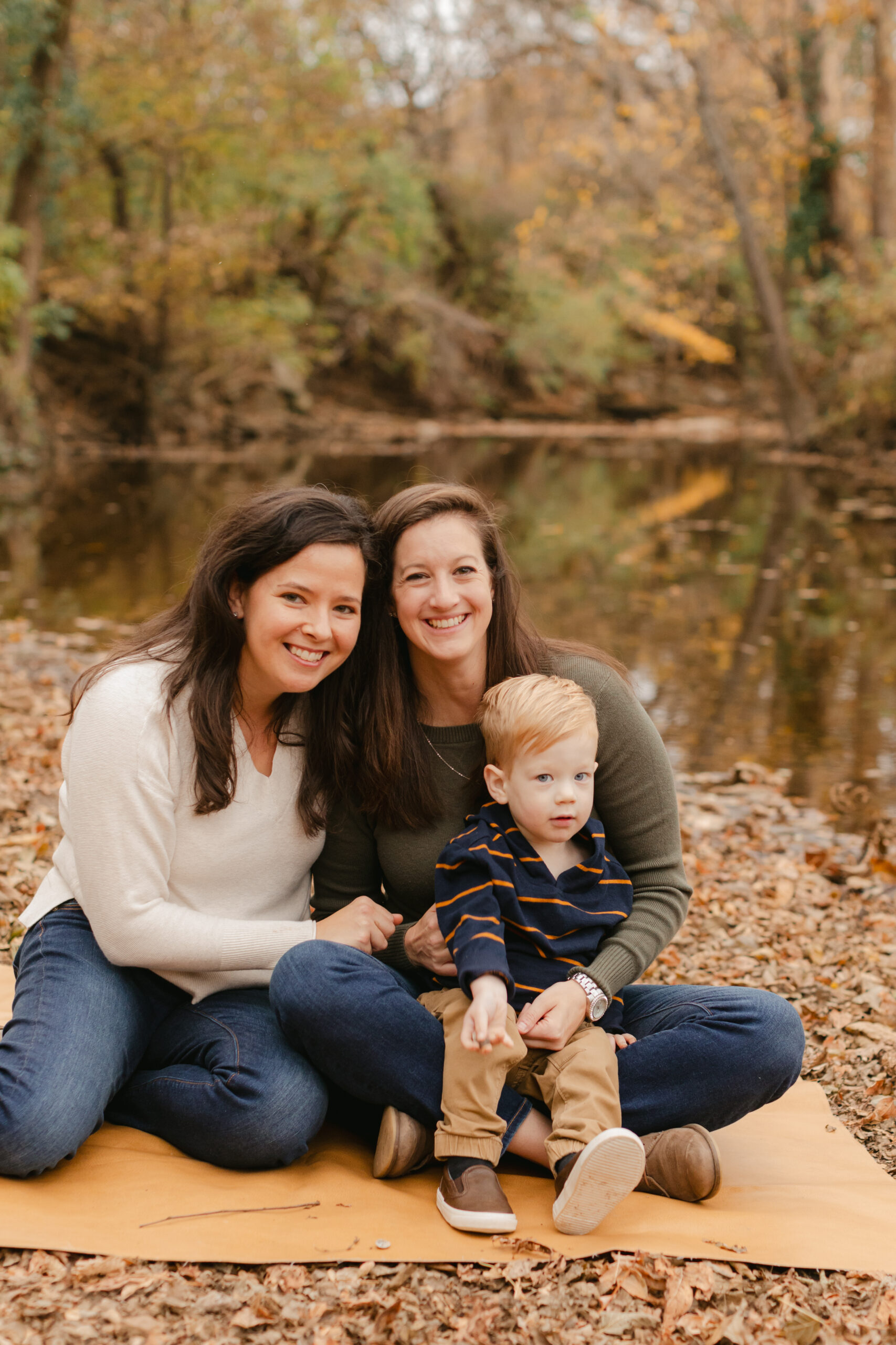 fall family photos at the Brentwood Creek 