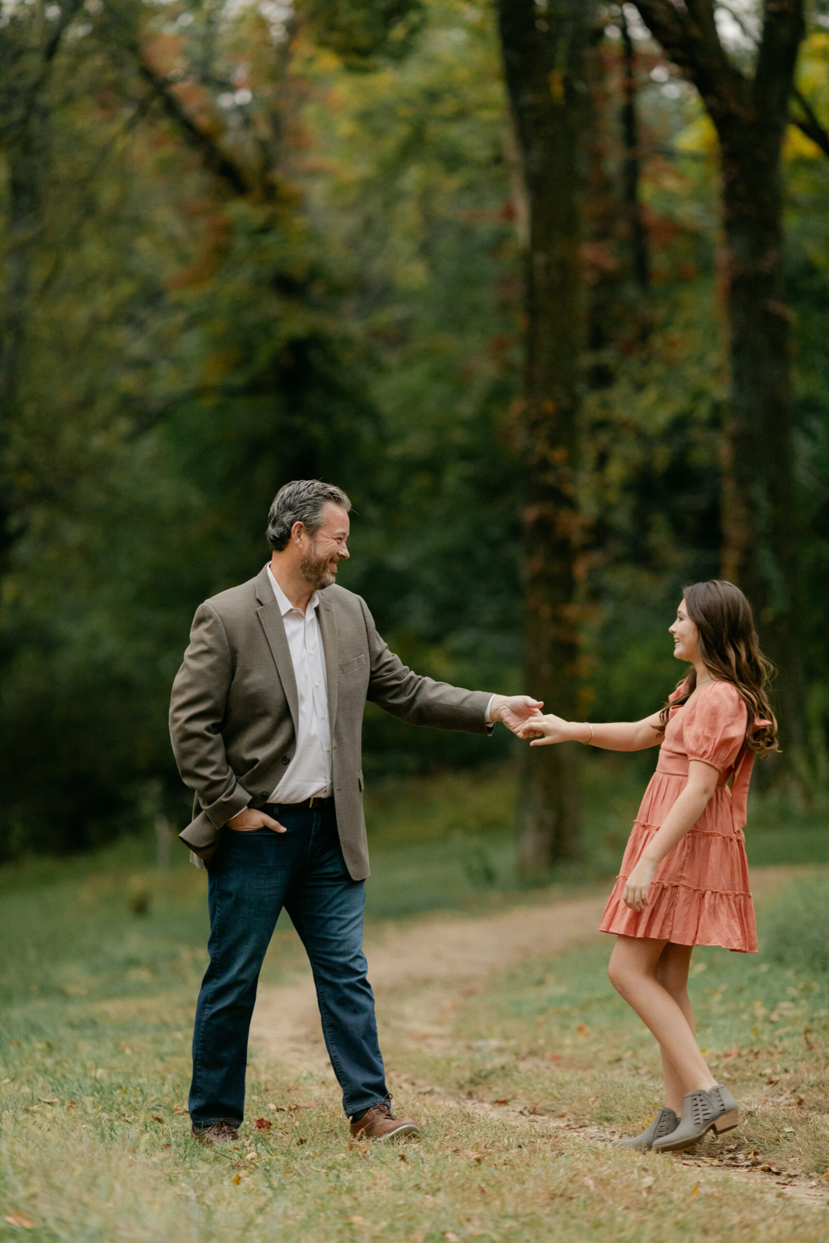 dad and daughter during fall family photos at the woods