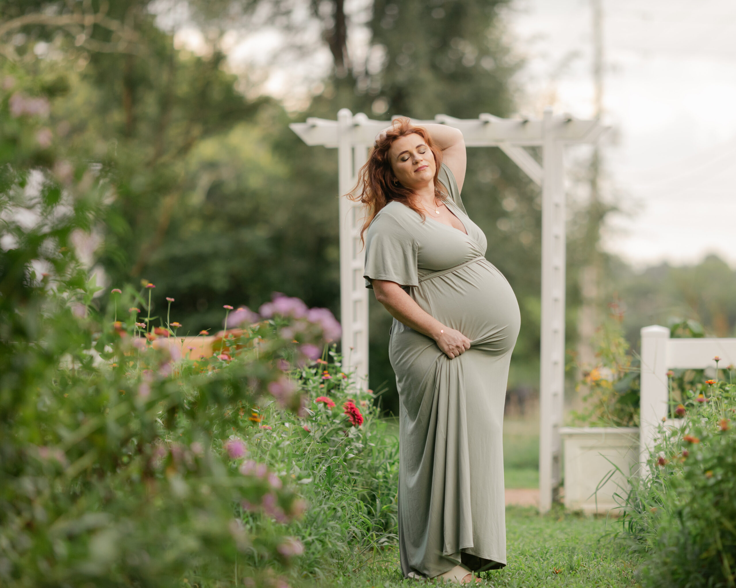 pregnant woman in flower garden. motherhood minis photo session in nashville