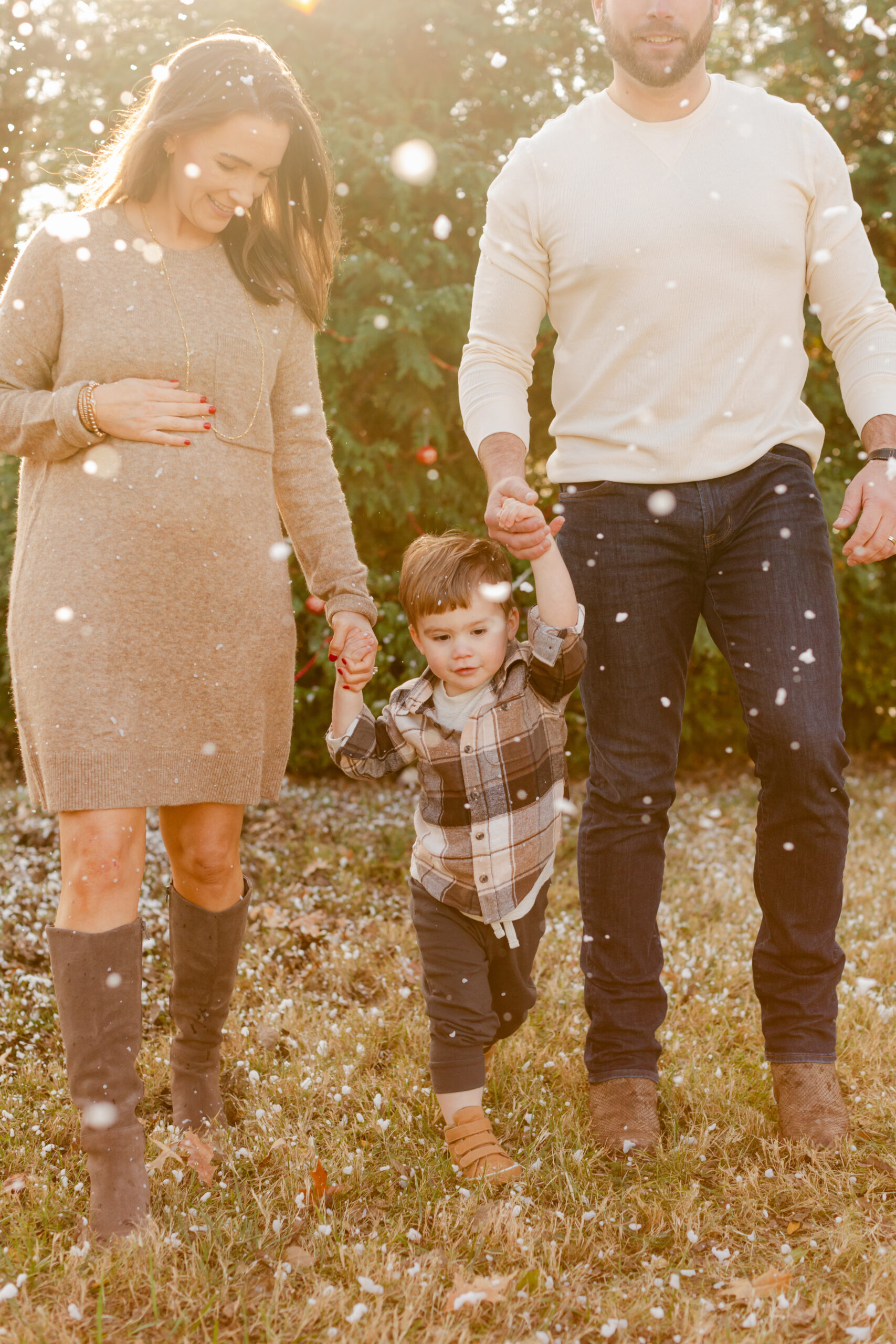  christmas themed family photos in tennessee with fake snow