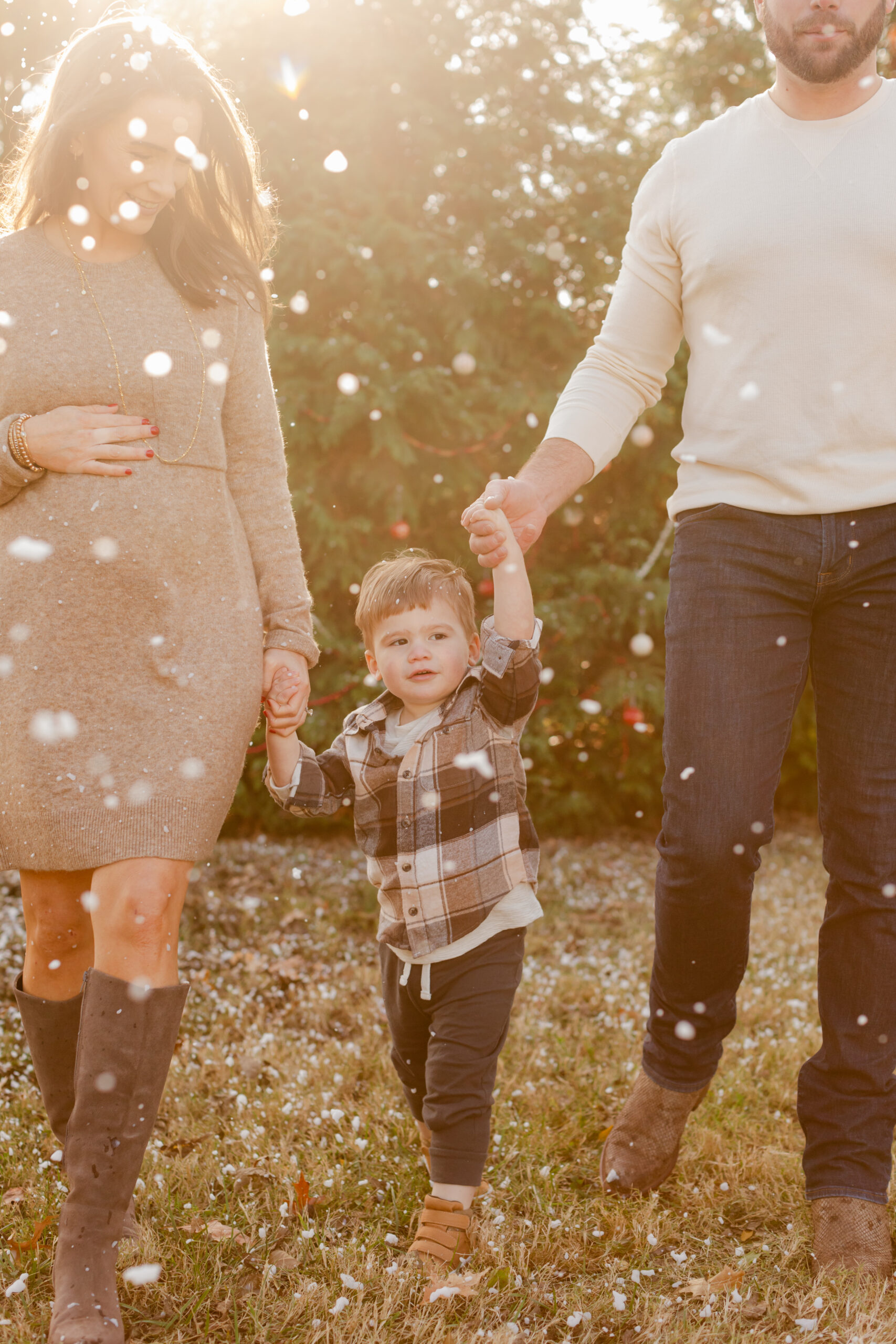  christmas themed family photos in tennessee with fake snow