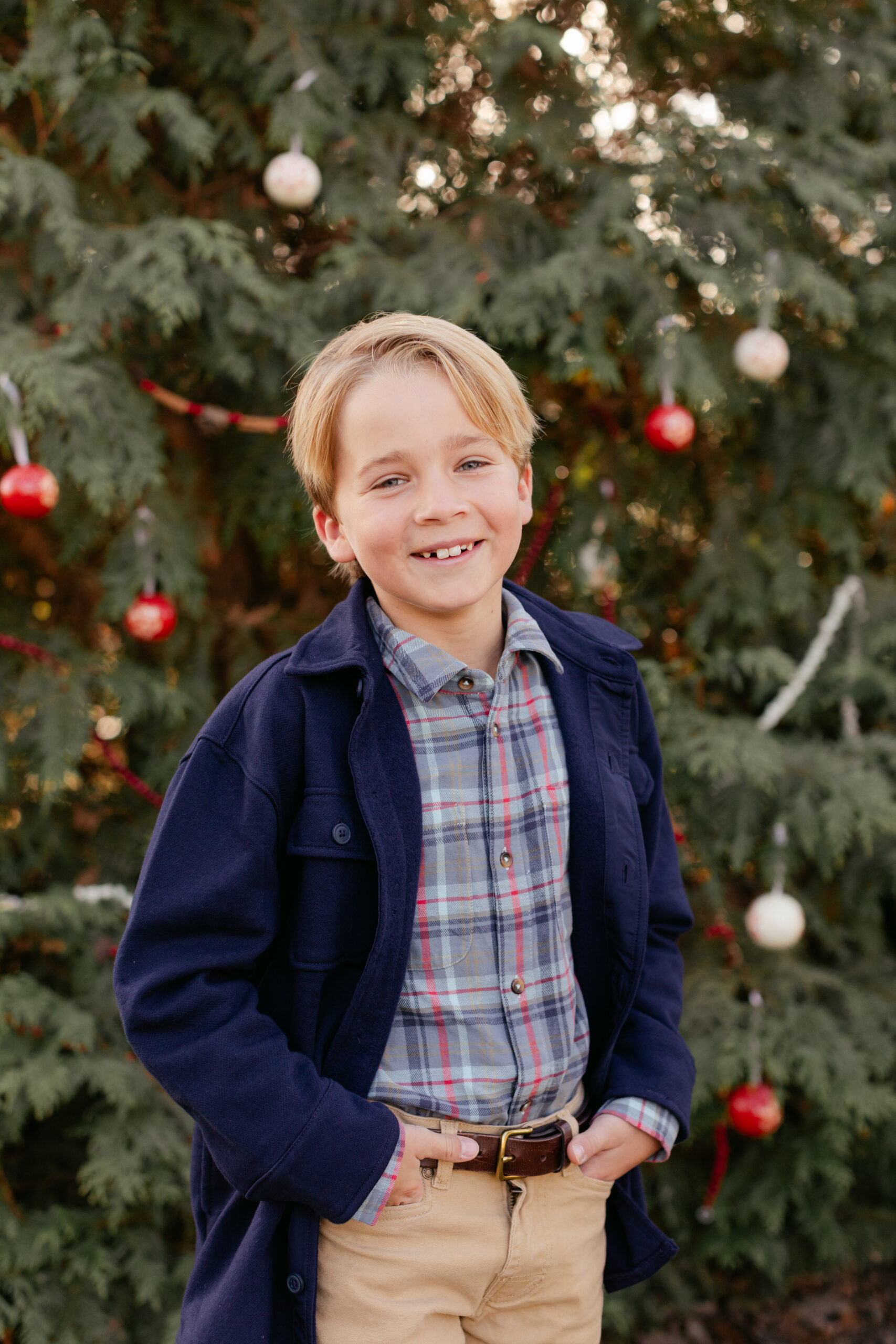 little boy photo.  christmas themed family photos in tennessee with fake snow