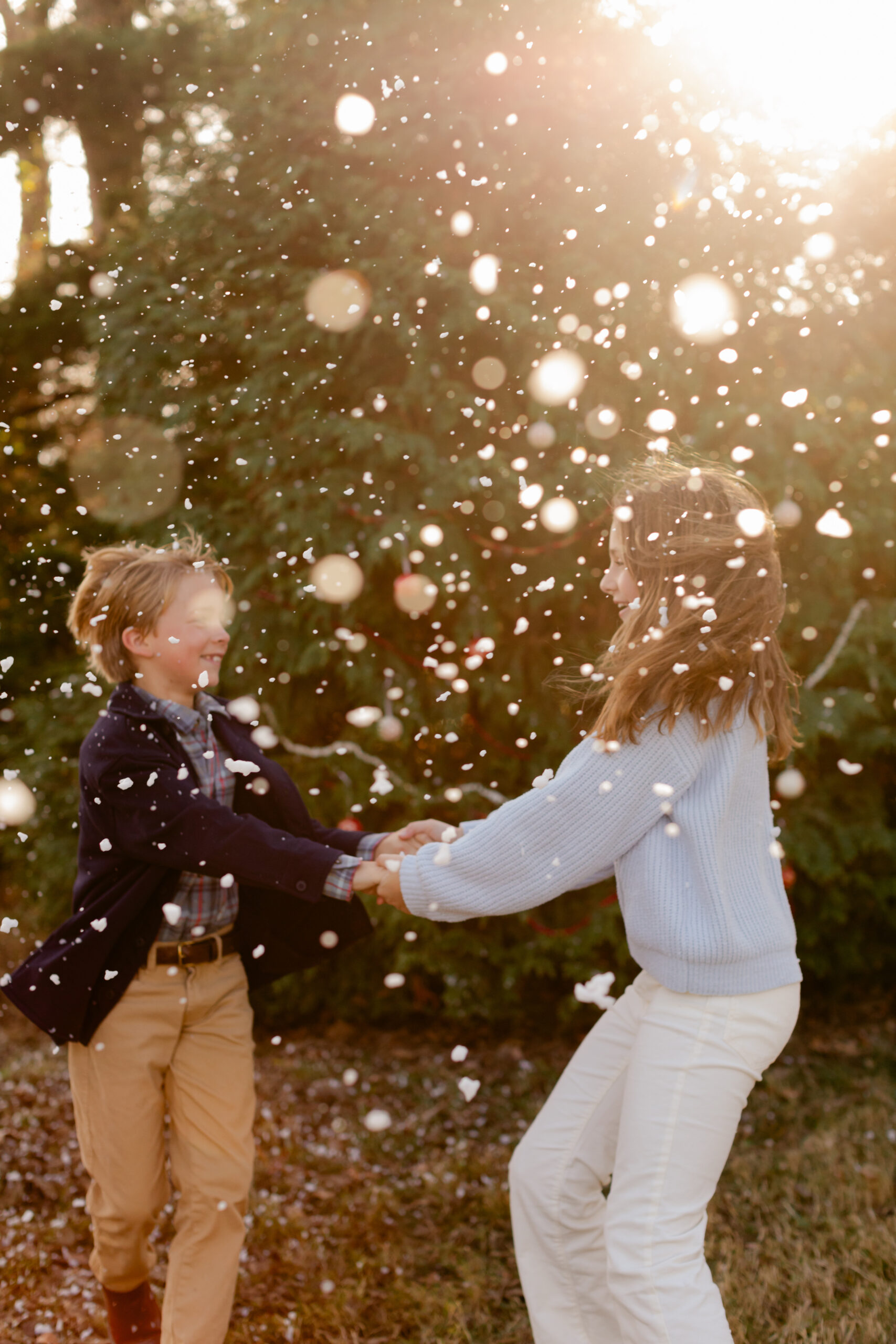 siblings photo.  christmas themed family photos in tennessee with fake snow