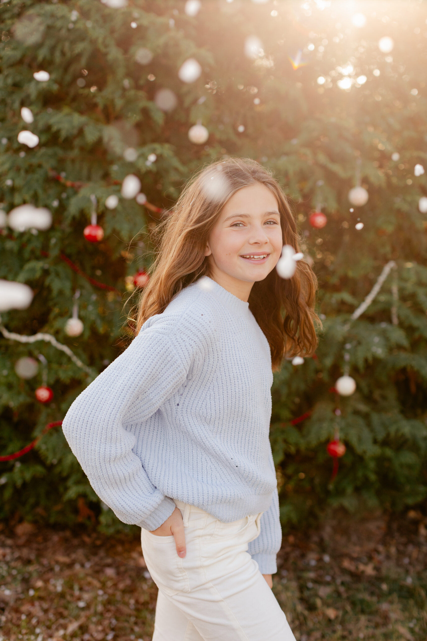 little girl photo.  christmas themed family photos in tennessee with fake snow