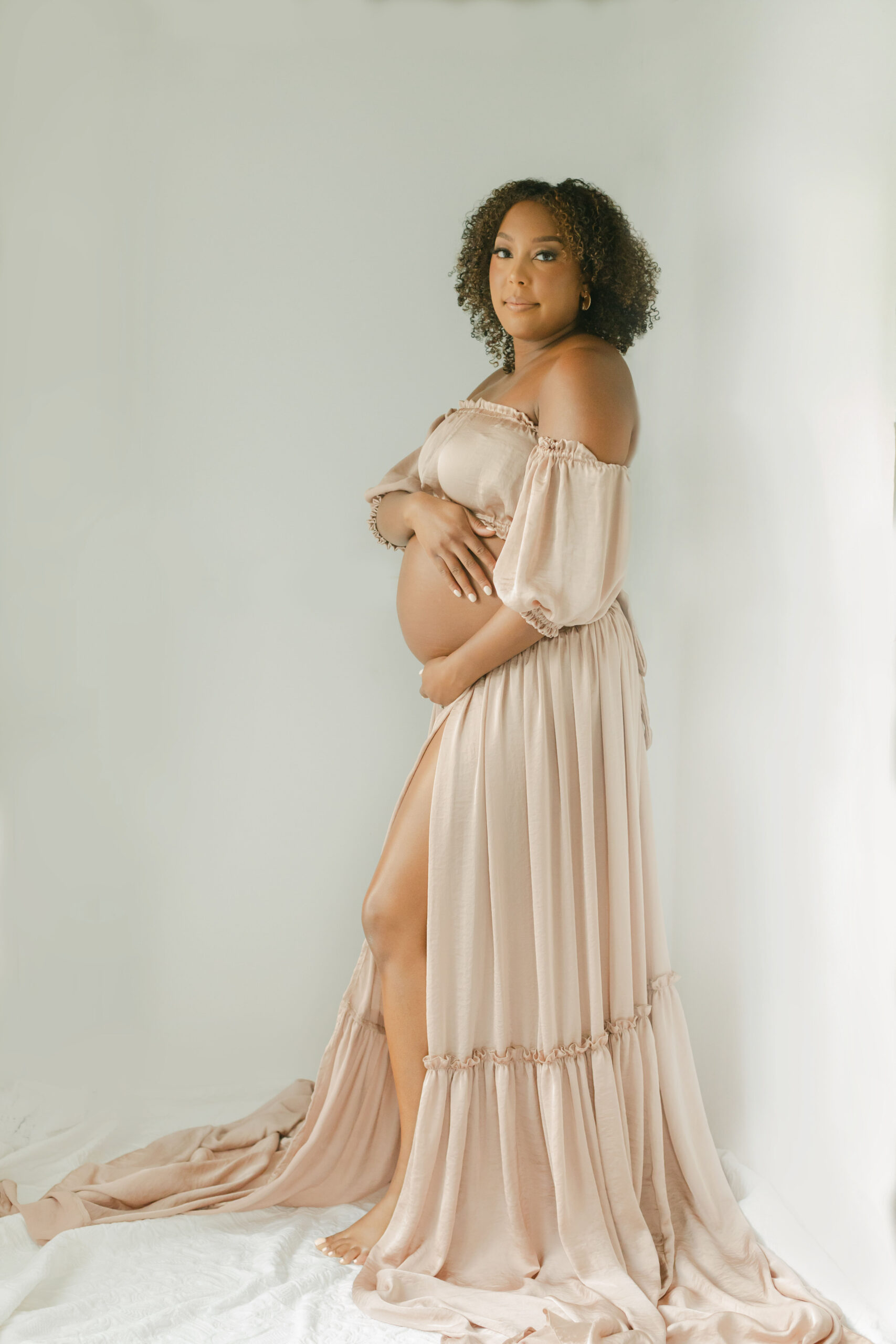 moody maternity and body empowerment session