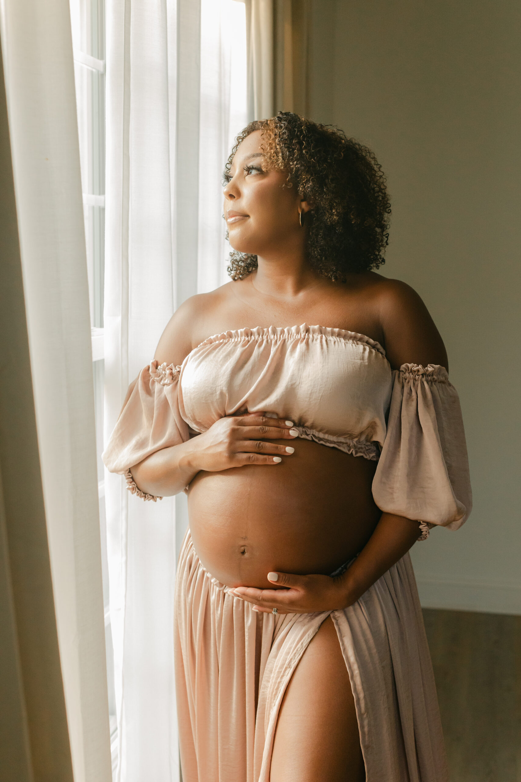 moody maternity and body empowerment session