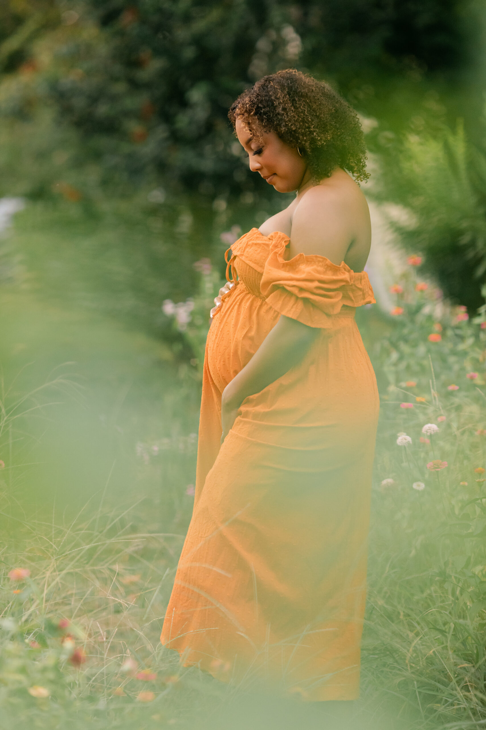 outdoor photo. moody maternity and body empowerment session