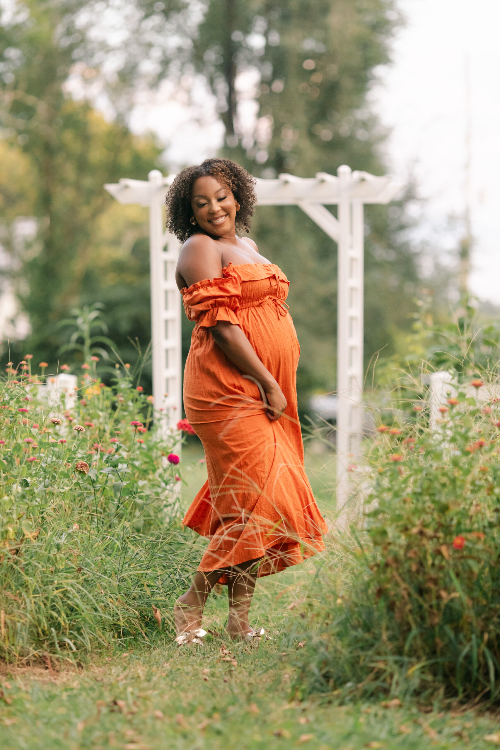 outdoor garden photo. moody maternity and body empowerment session