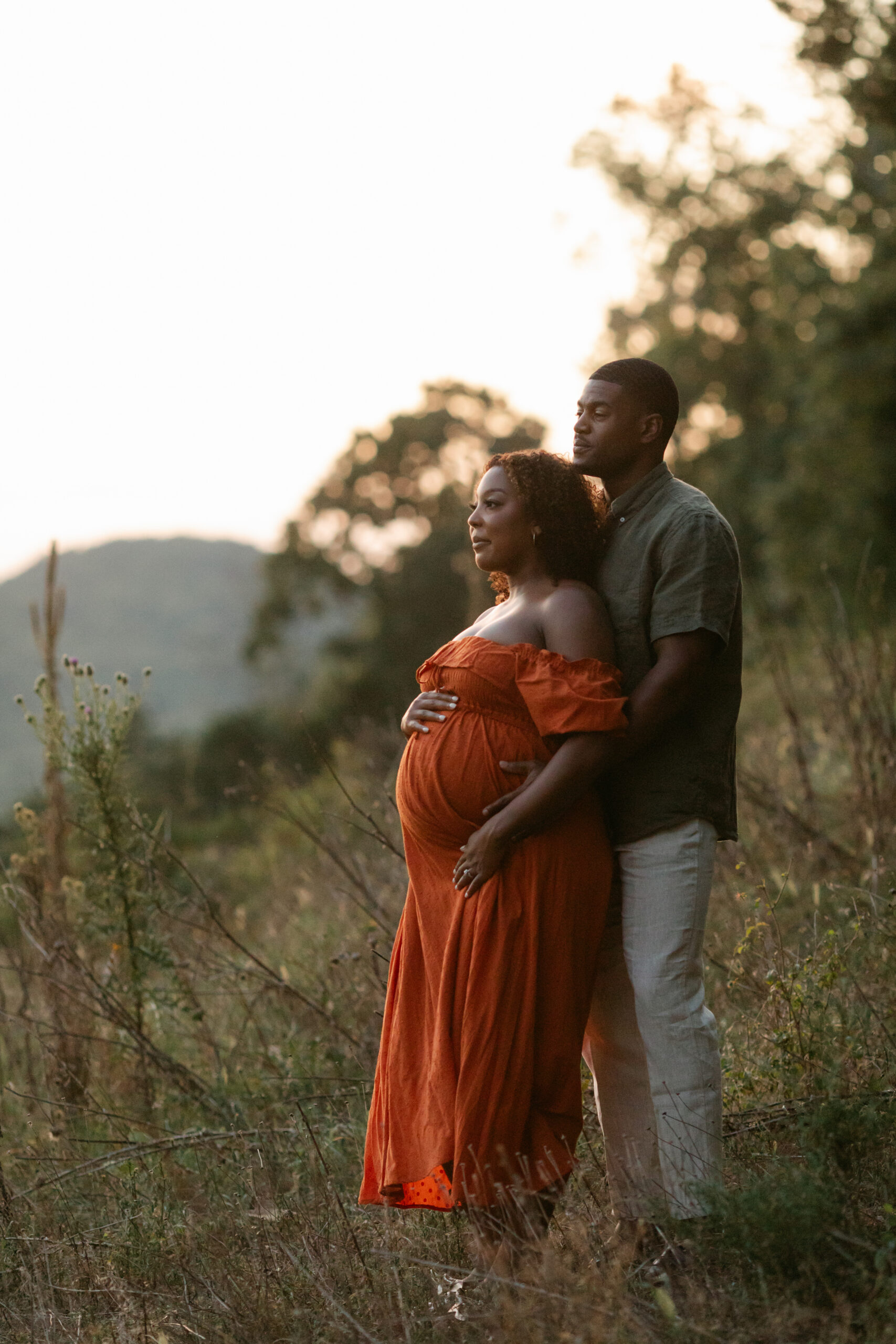 outdoor sunset couples photo. moody maternity and body empowerment session