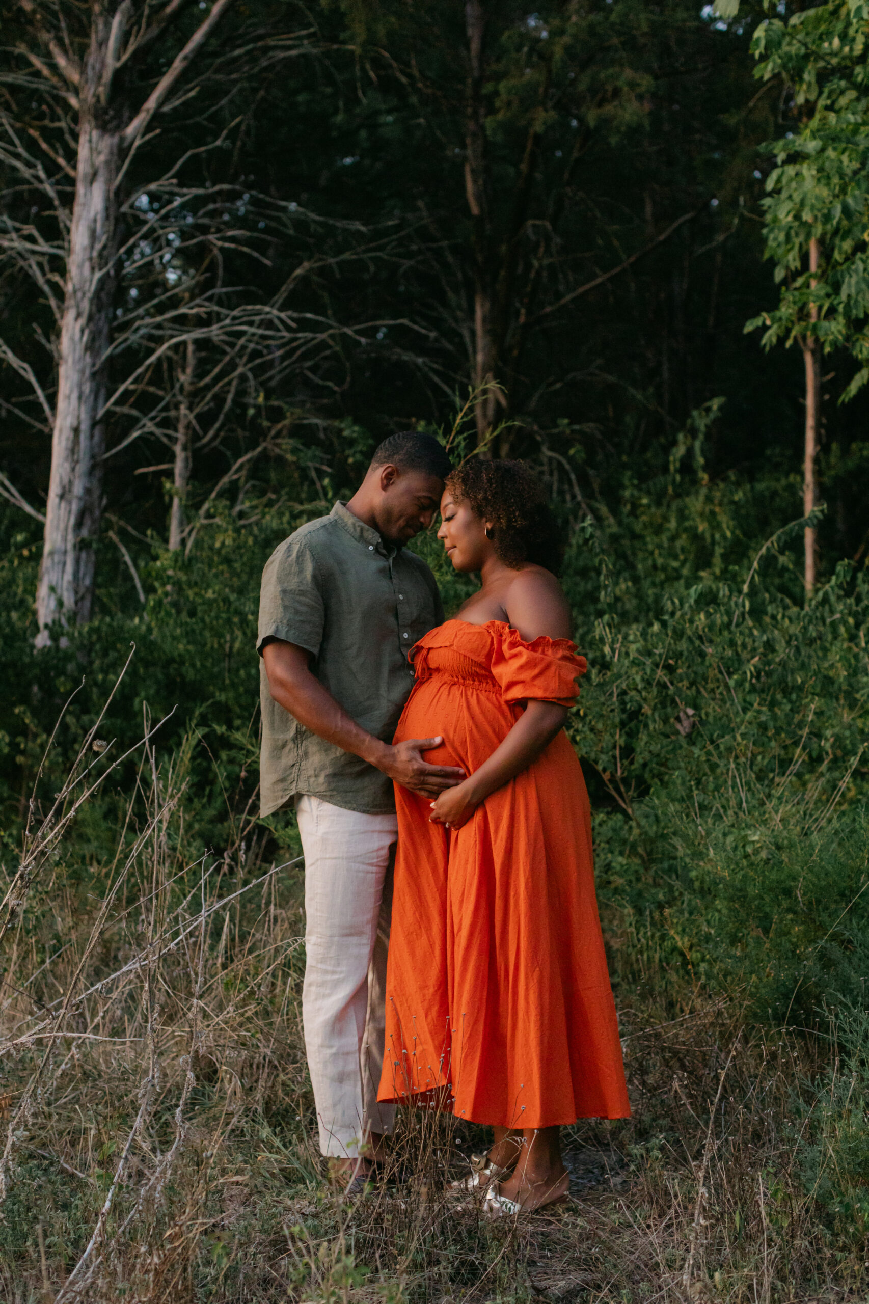 outdoor sunset couples photo. moody maternity and body empowerment session