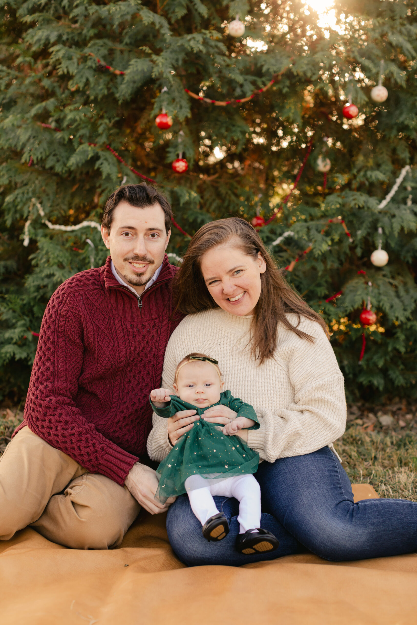  christmas themed family photos in tennessee with fake snow