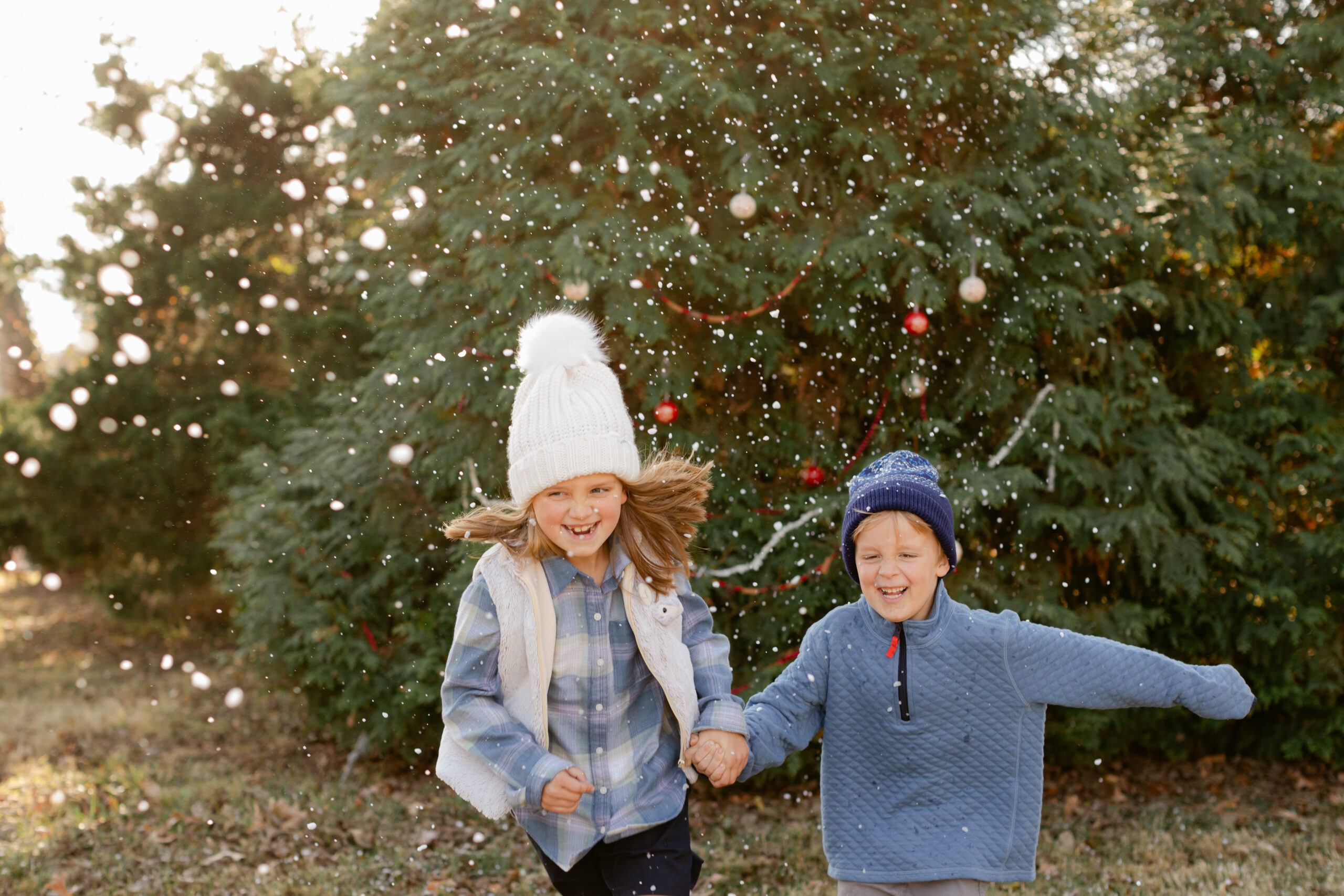 siblings photo. christmas themed family photos in tennessee with fake snow