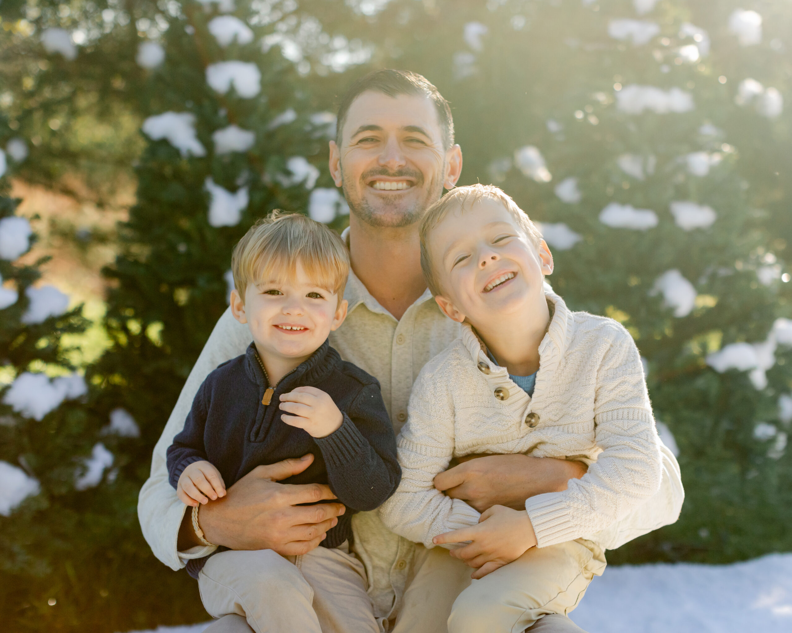 dad with his two boys. snowy christmas family photos