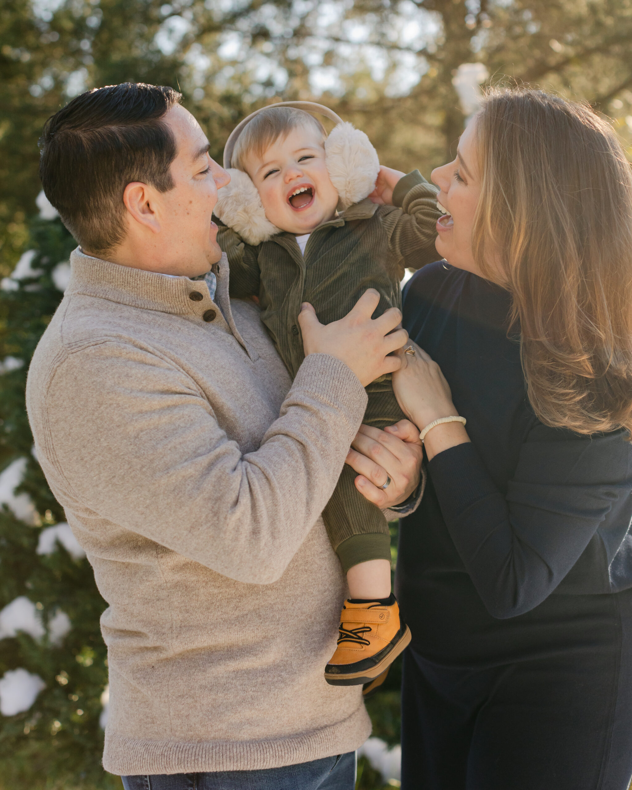 snowy christmas family photos