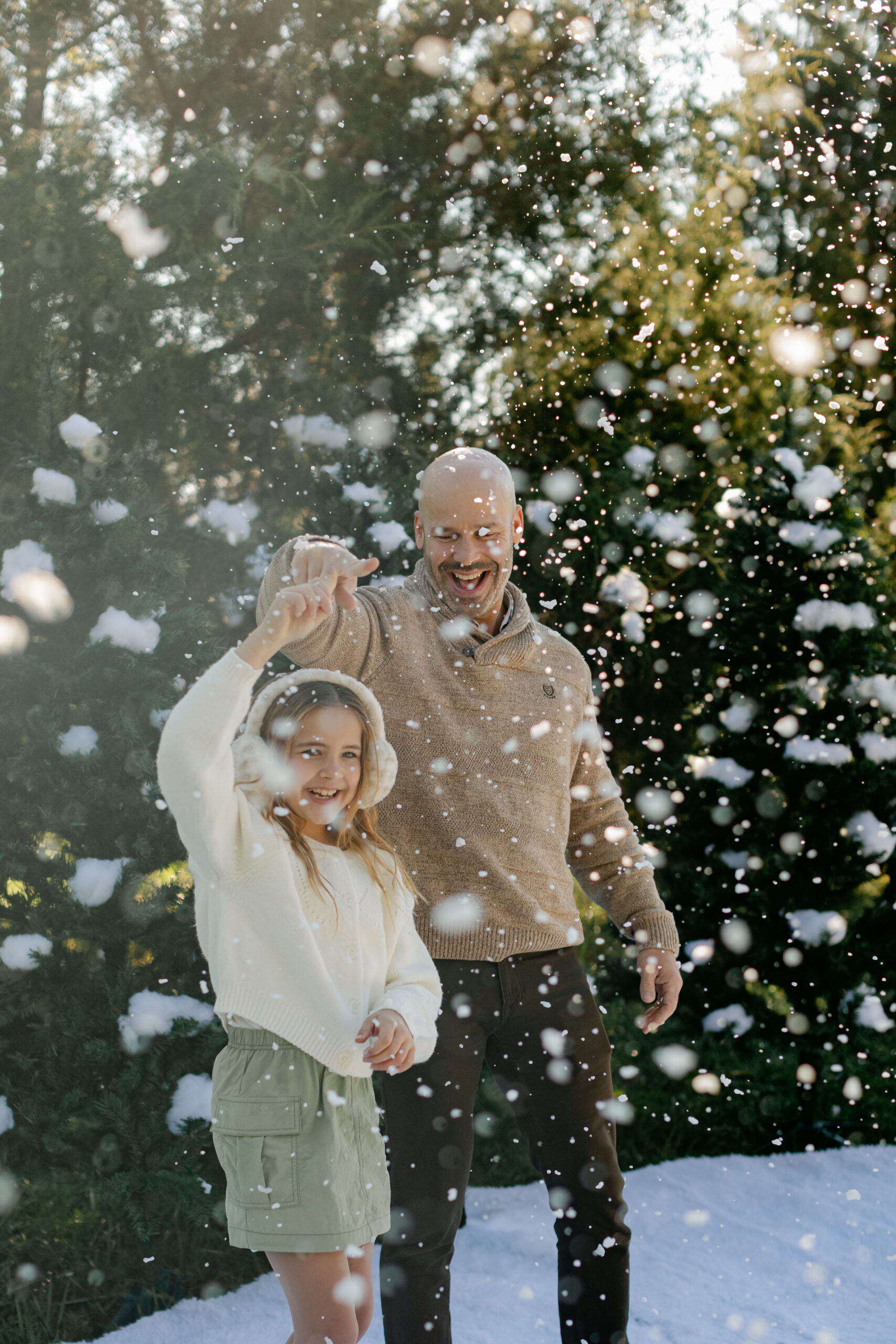 dad and daughter. snowy christmas family photos