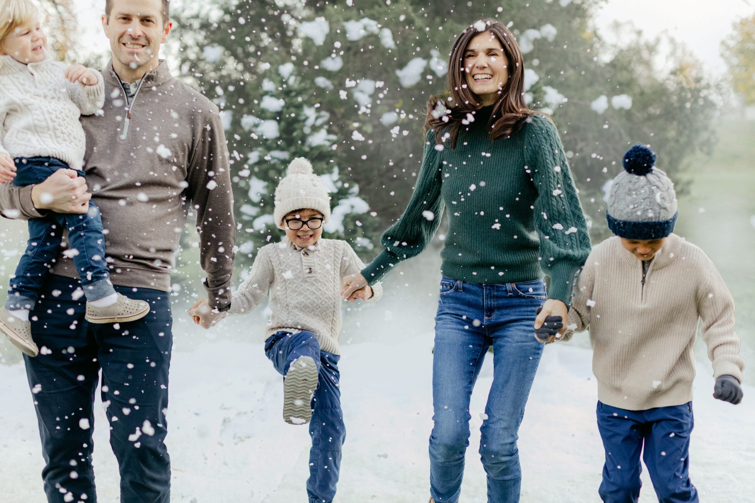 snowy christmas family photos