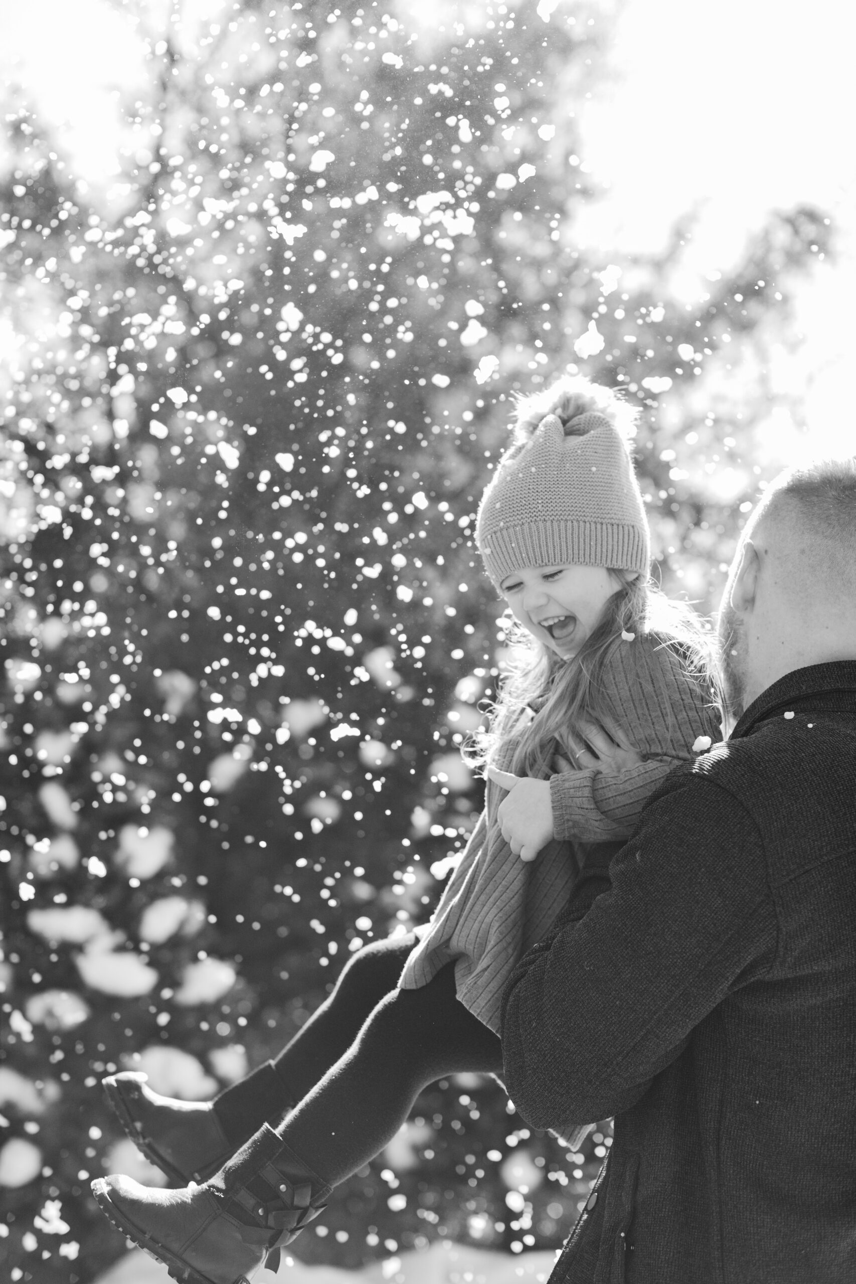 dad and daughter. snowy christmas family photos