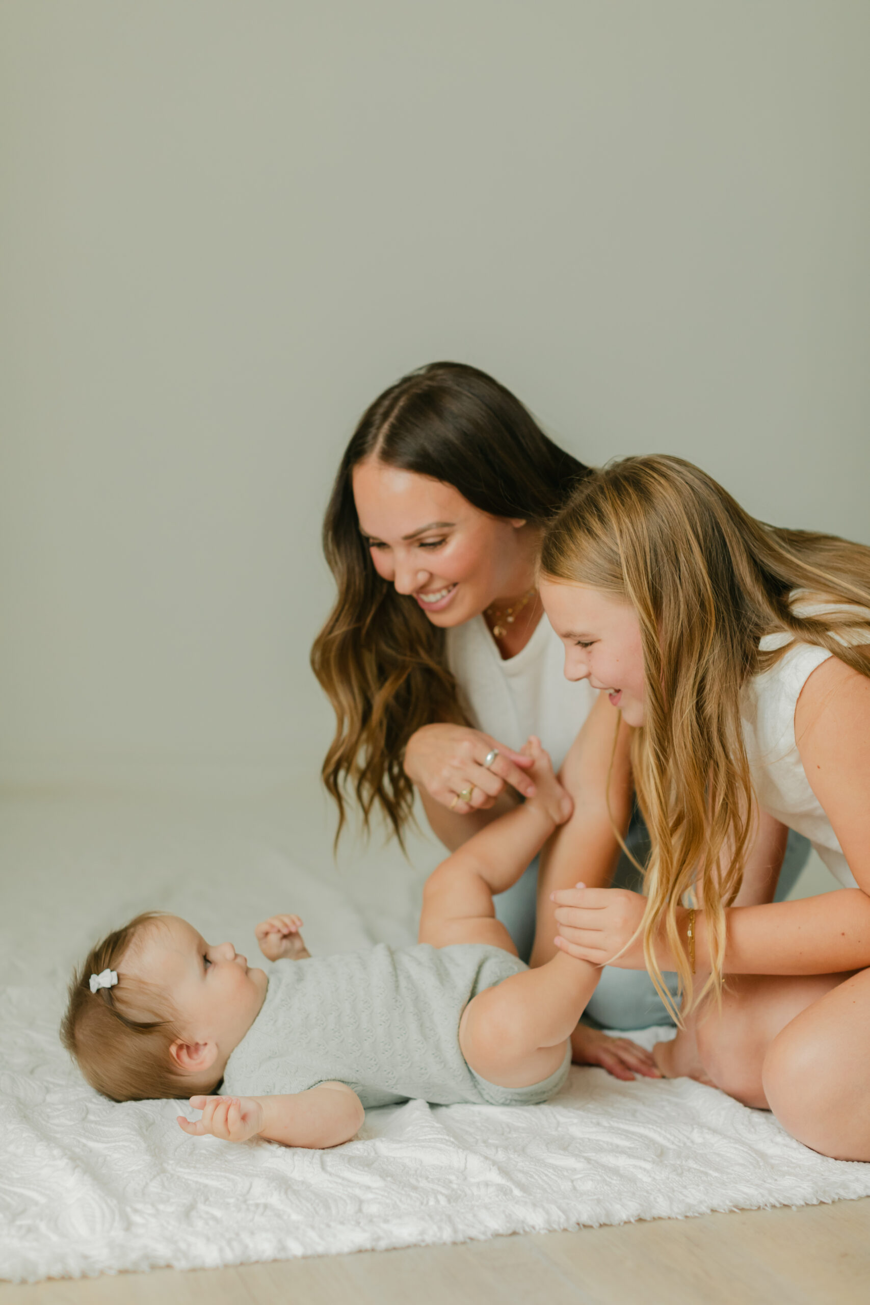 mom and daughters