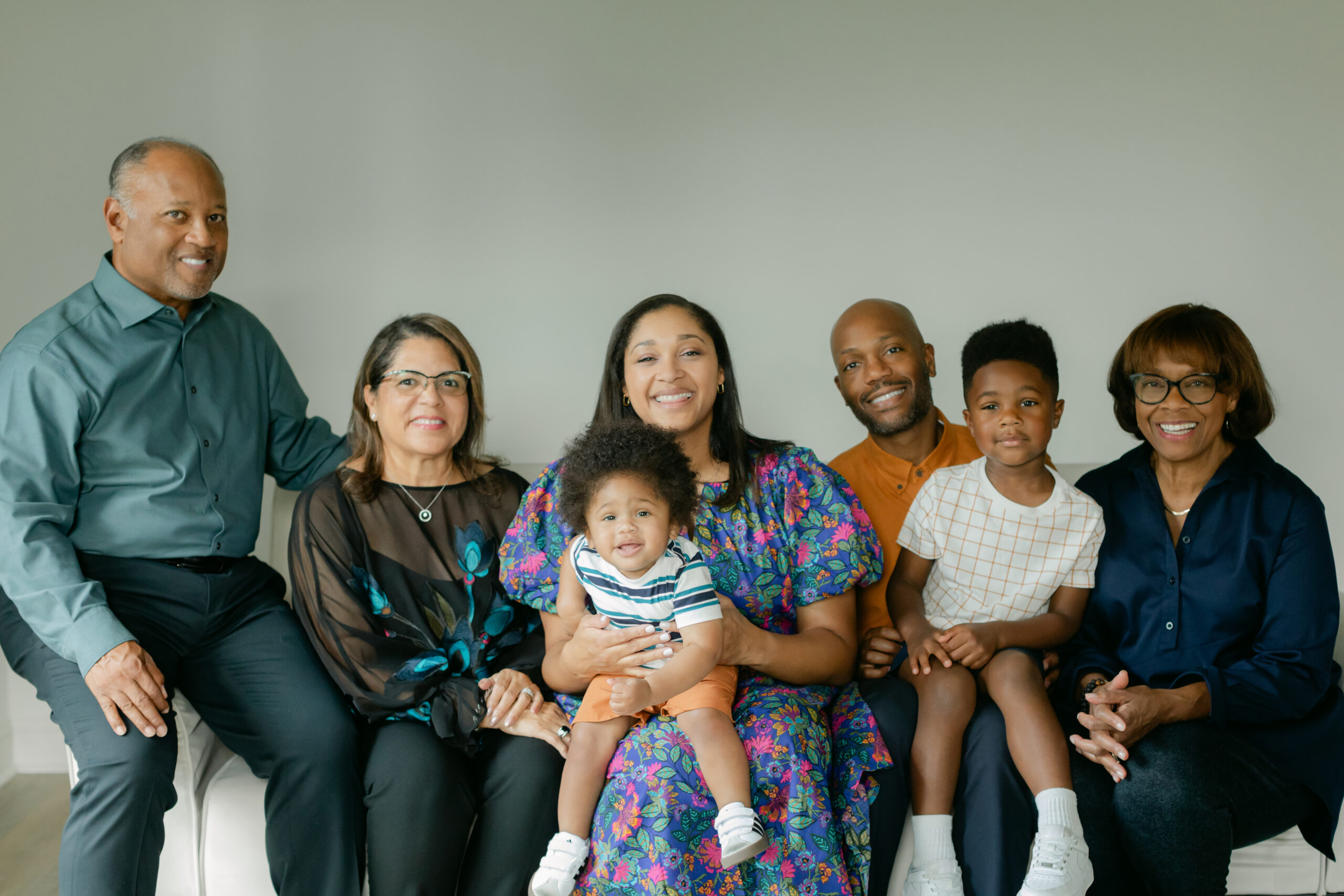 family photo (grandparents, parents and grandchildren)