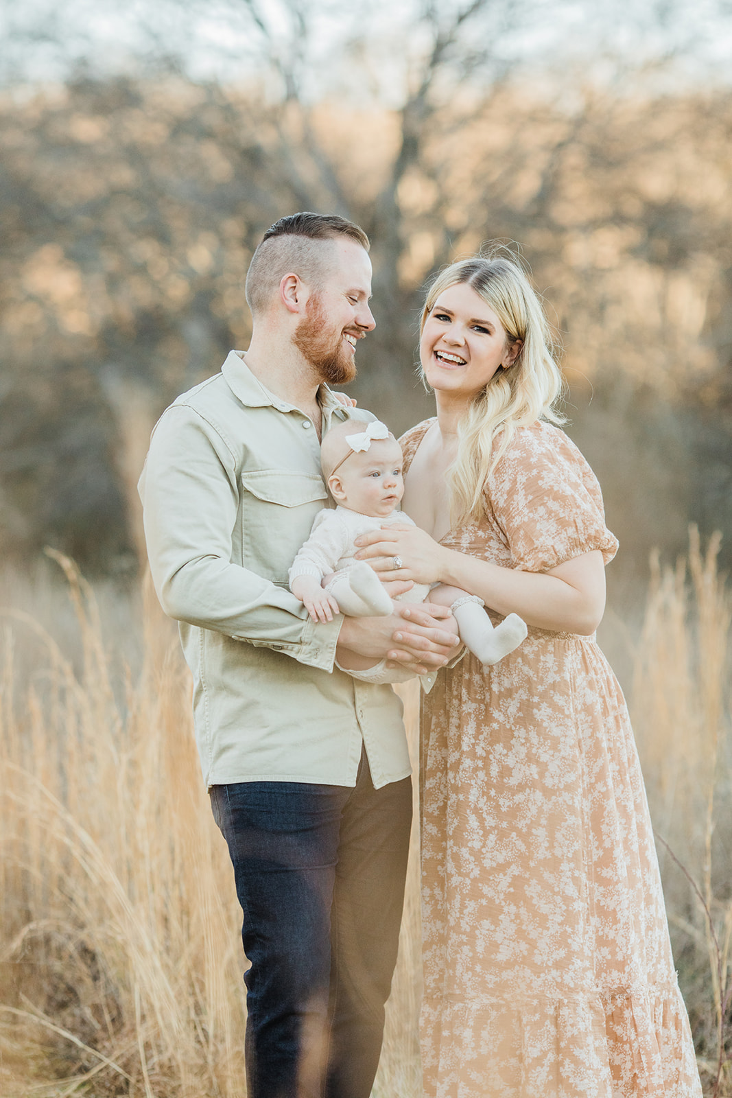 outdoor fall family session in grassy field